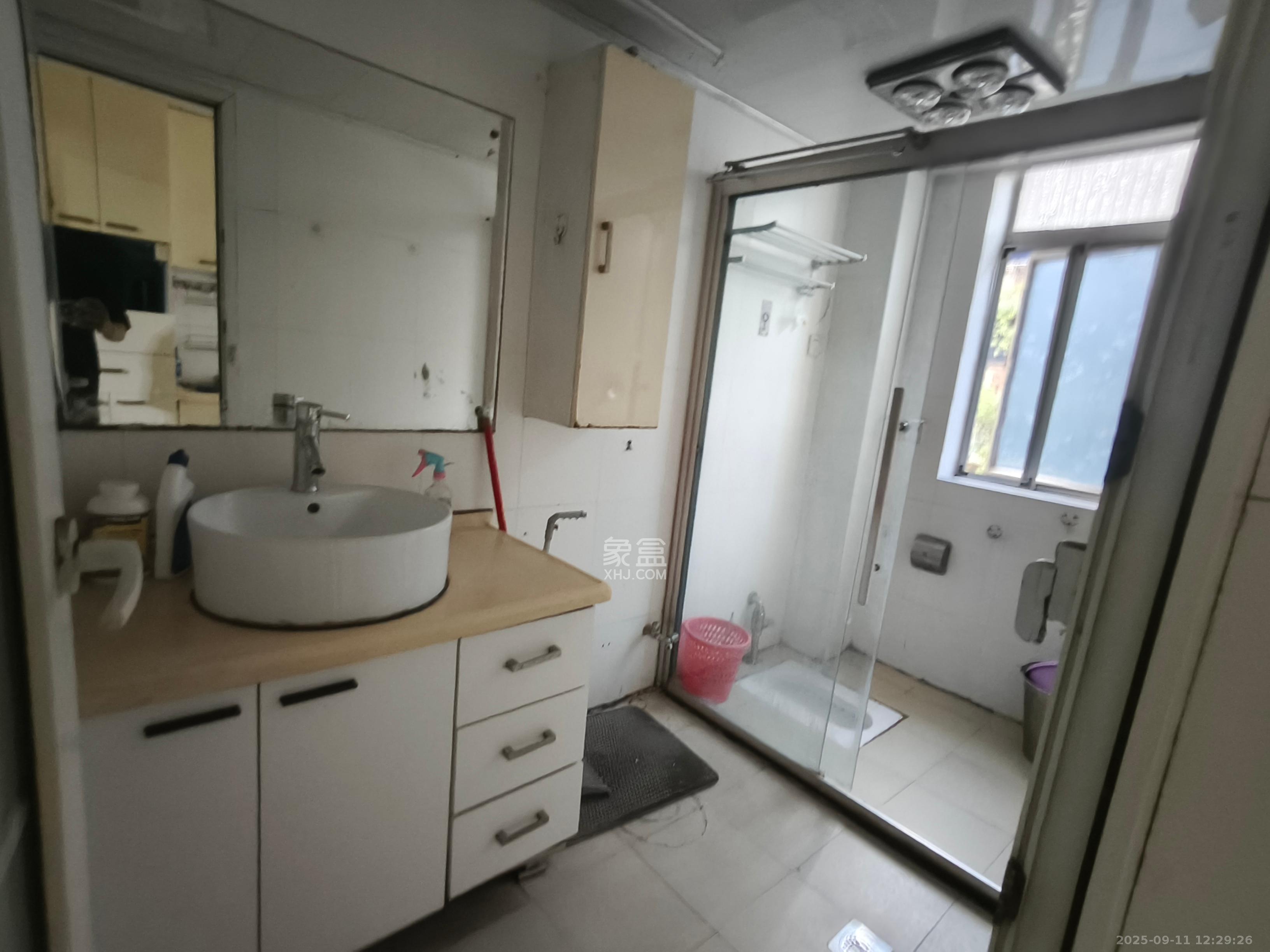 警校新村  3室2厅1卫    2000.0元/月室内图