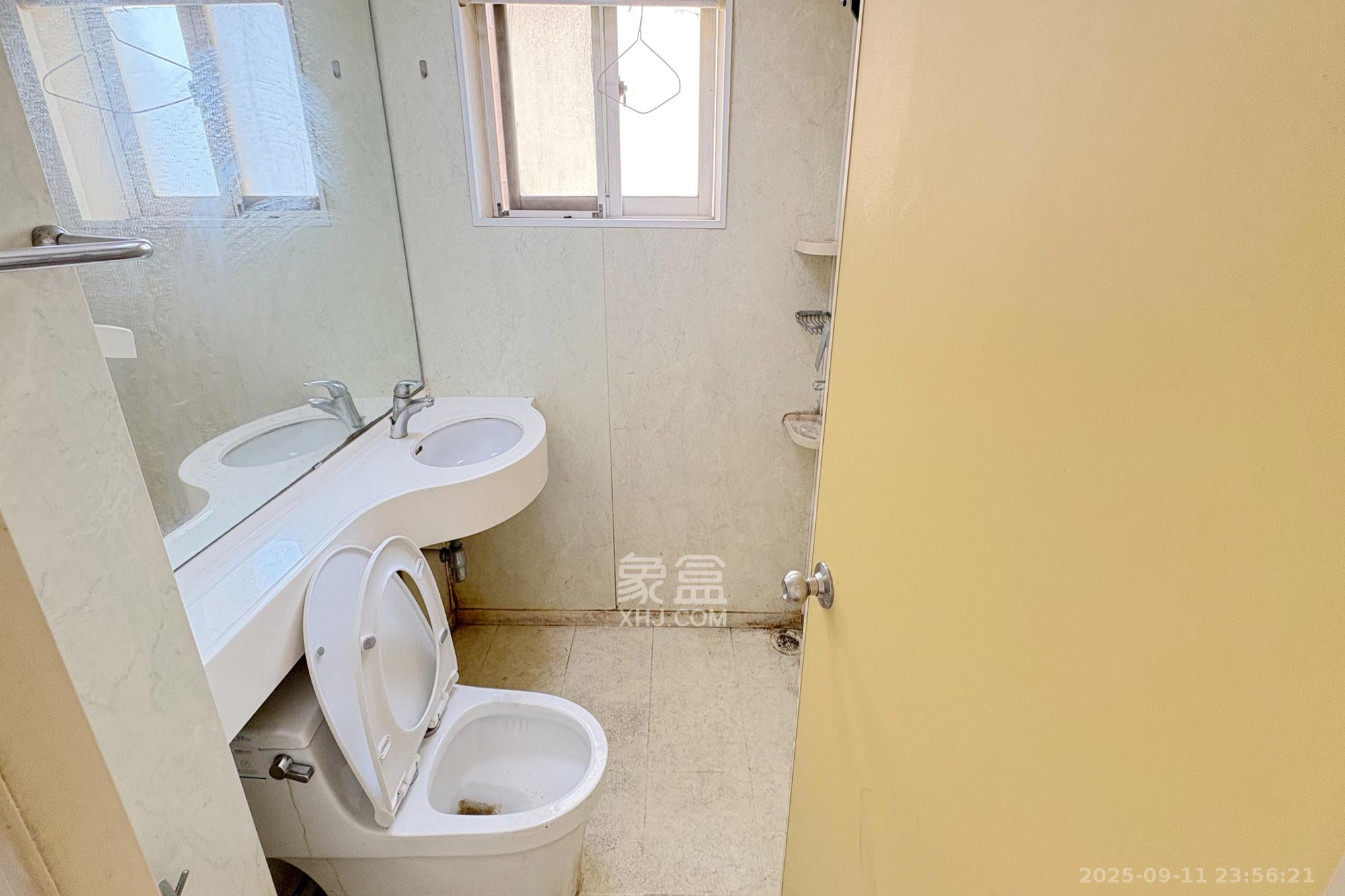 万顺家园  4室1厅2卫    105.0万卫生间