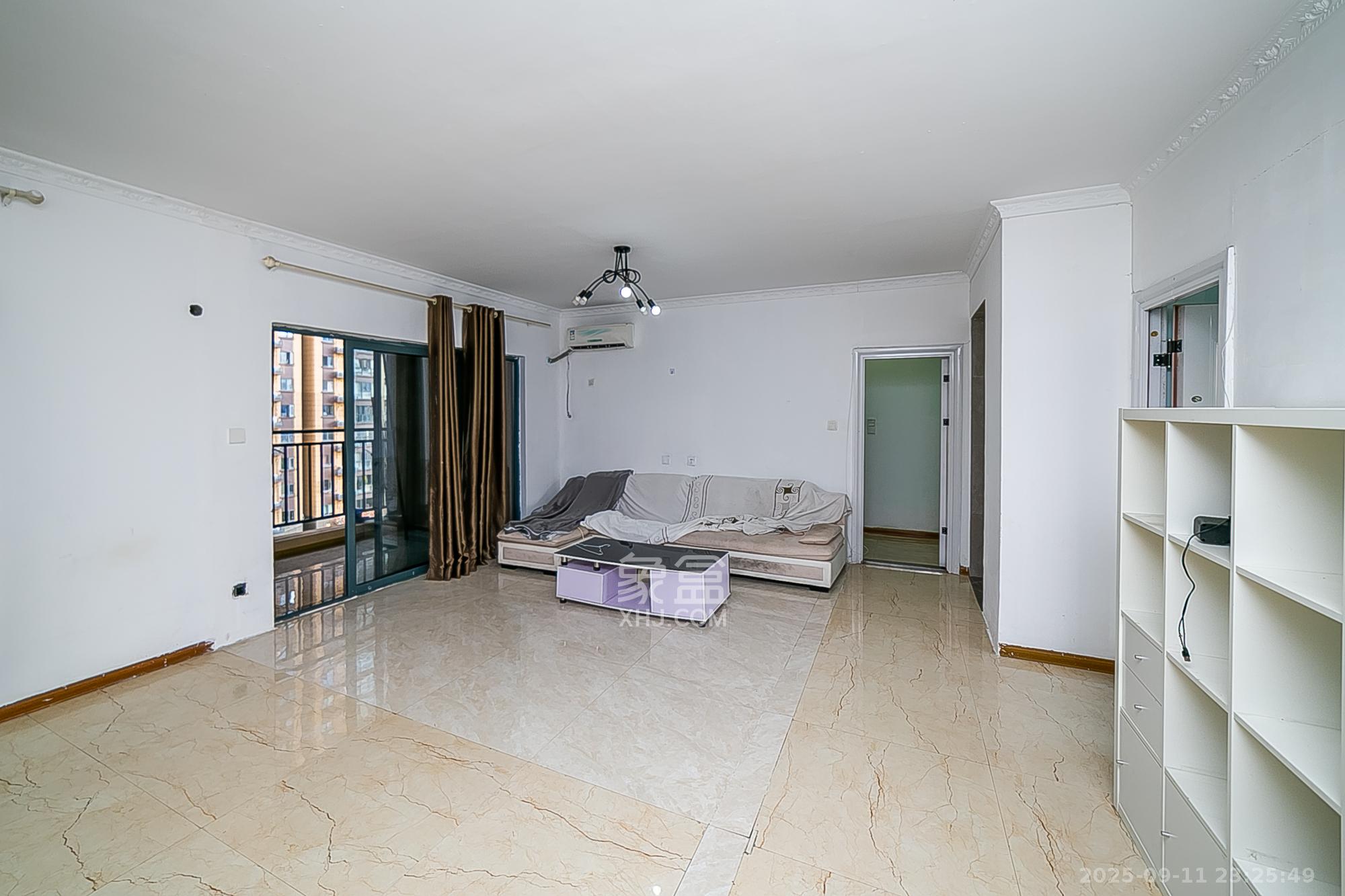 荣盛花语书苑  3室2厅2卫    97.0万客厅