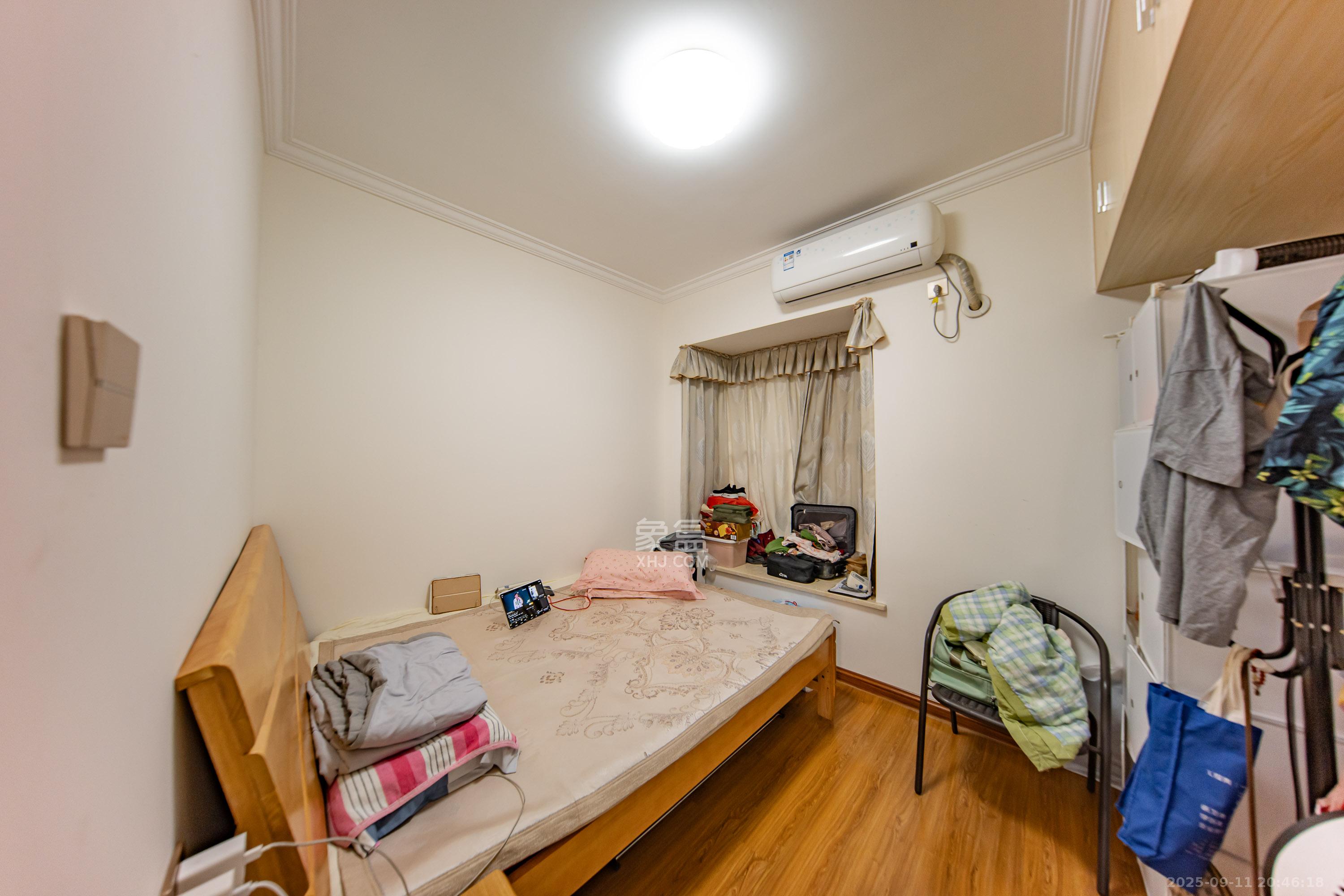 华润橡树湾  3室2厅2卫    85.0万卧室