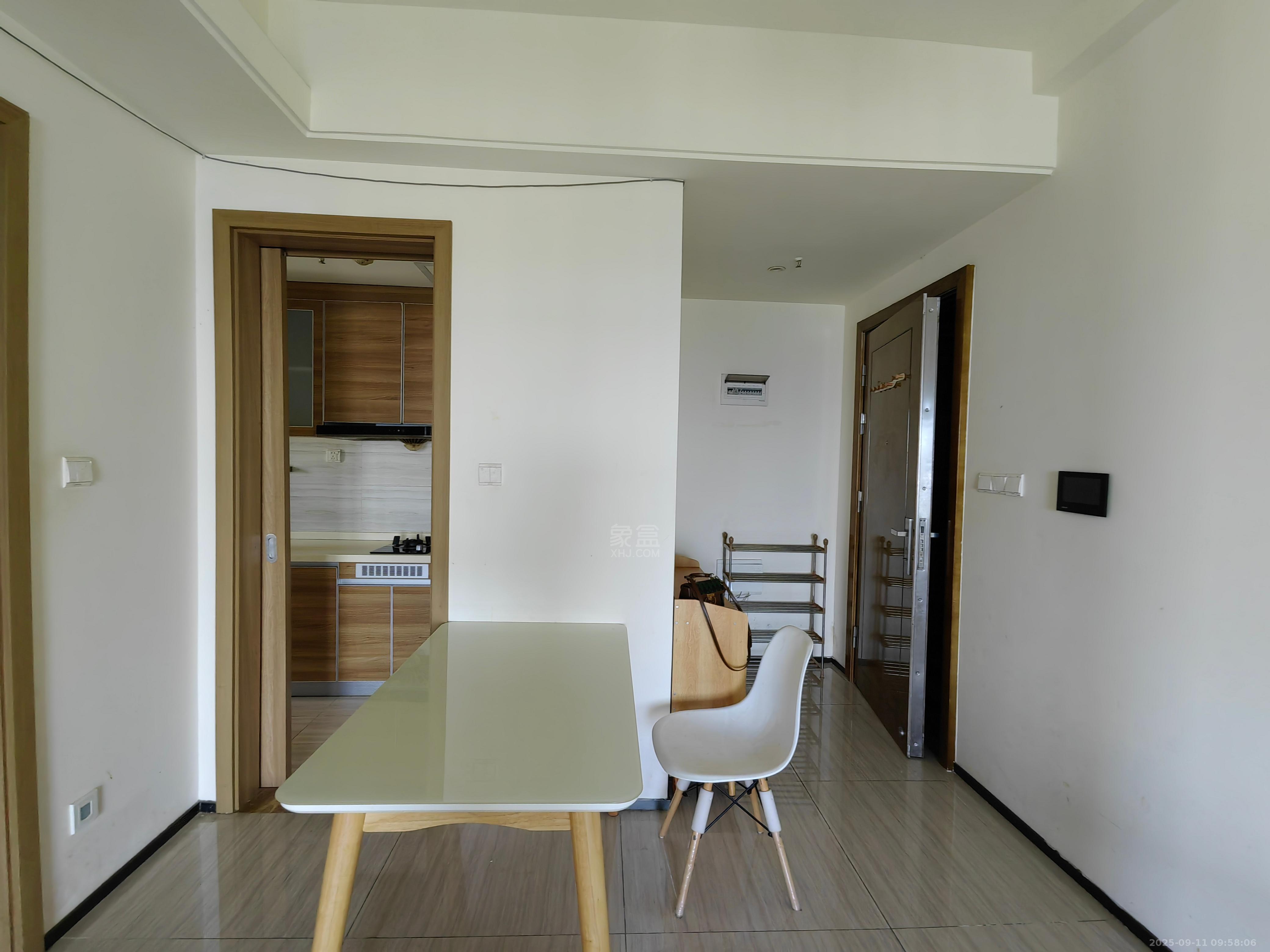 恒大御景湾 2室2厅1卫 1600.0元/月 恒大御景湾 2室2厅1卫 1600.0元/月室内图