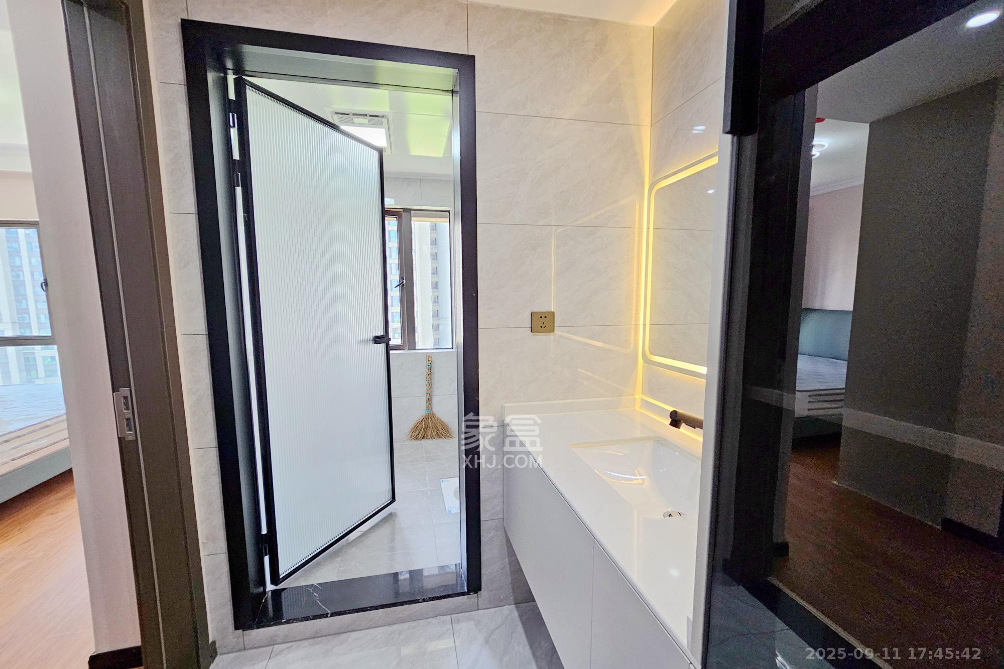 阳光城尚东湾凌云府 4室2厅1卫 185.0万 阳光城尚东湾凌云府 4室2厅1卫 185.0万其他