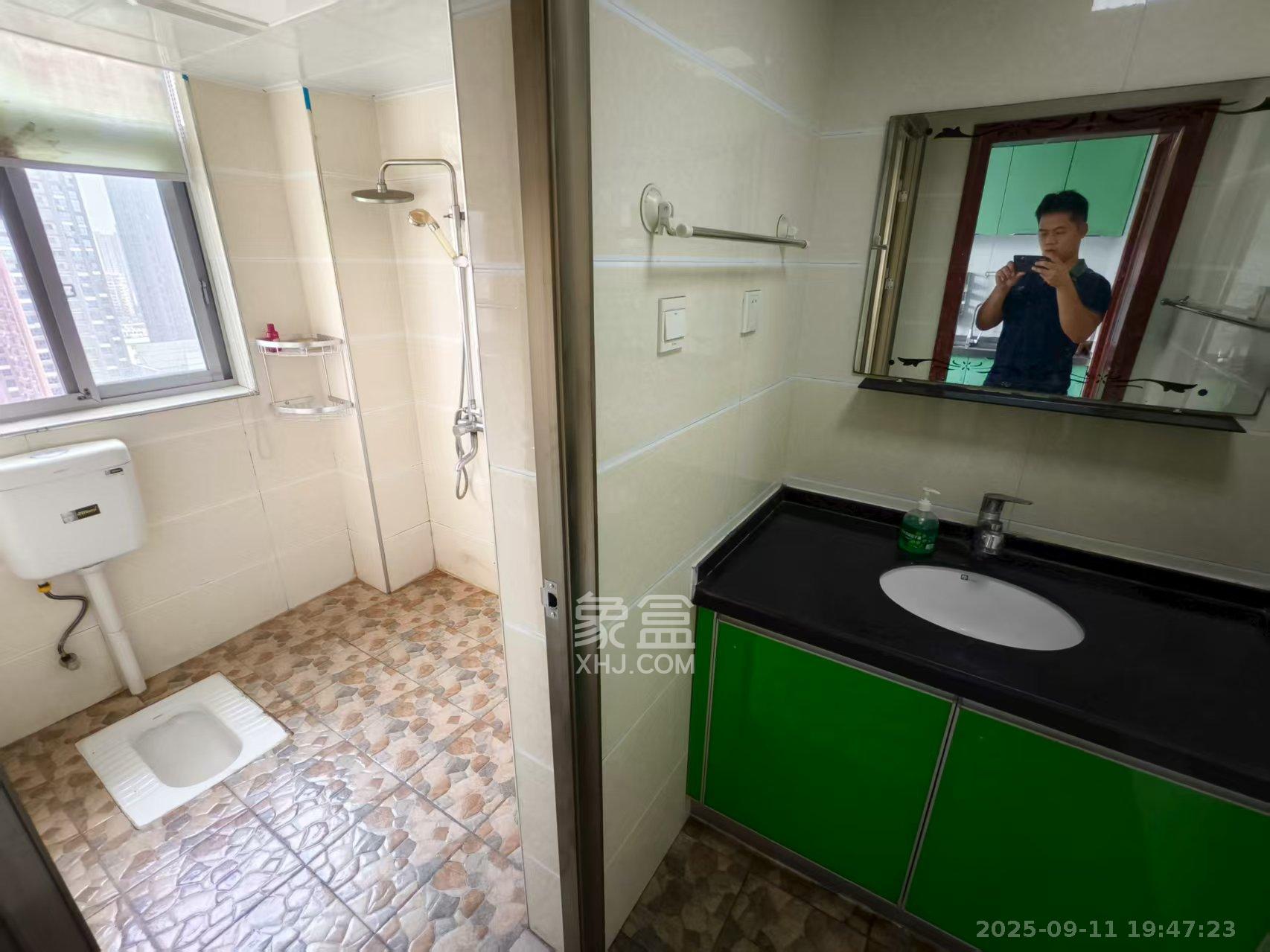 星邮公寓  3室2厅2卫    2300.0元/月室内图