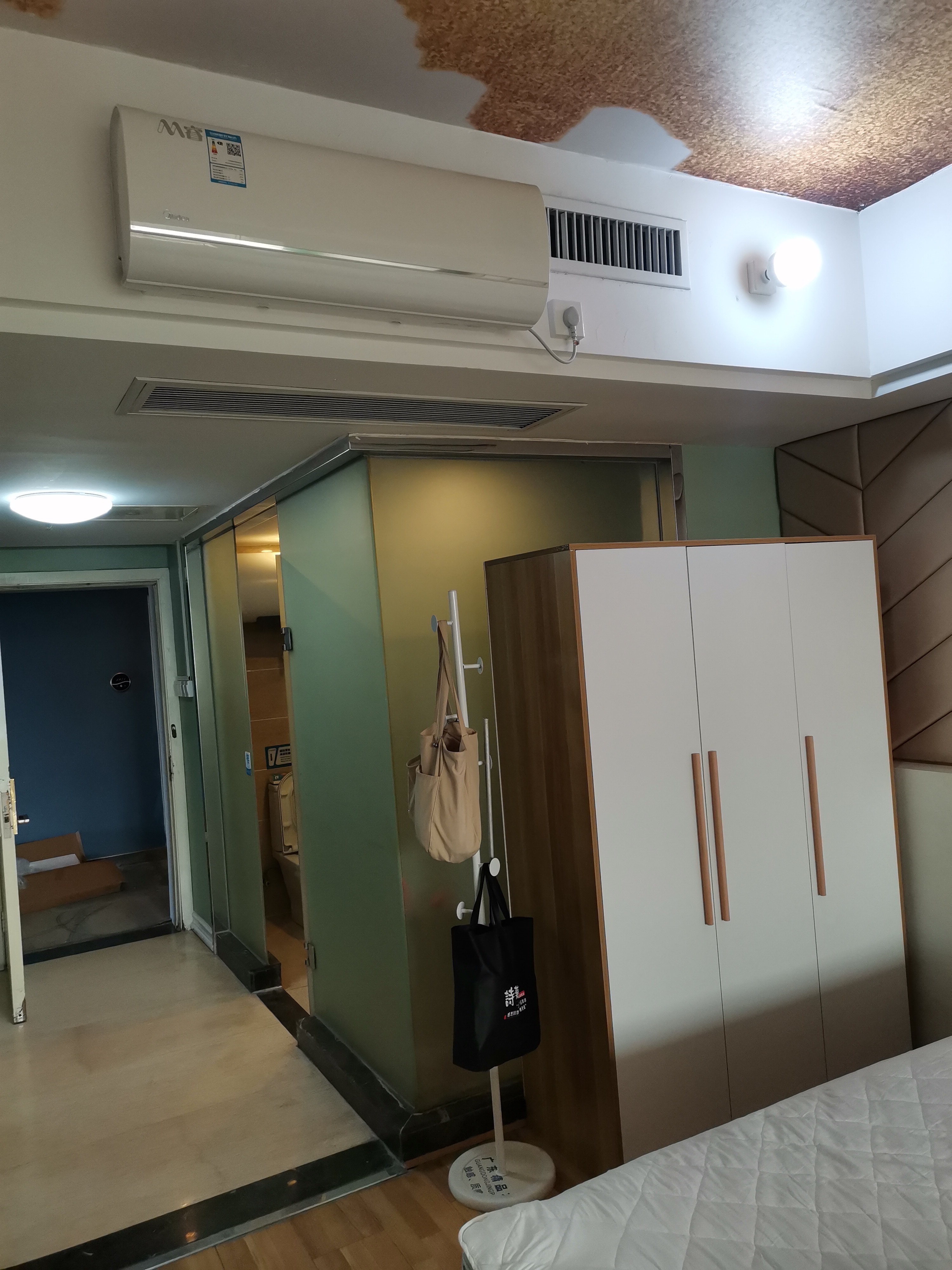 财智公馆大厦（瑞士国际酒店）  2室1厅1卫    26.0万客厅