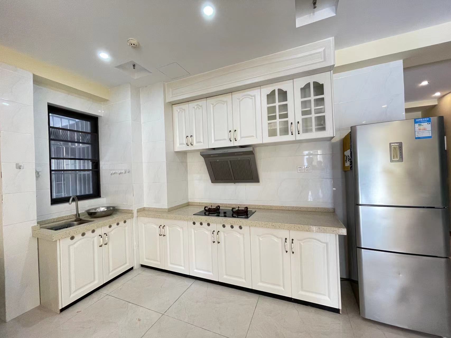 华润中心  2室1厅1卫    4000.0元/月 华润中心  2室1厅1卫    4000.0元/月室内图