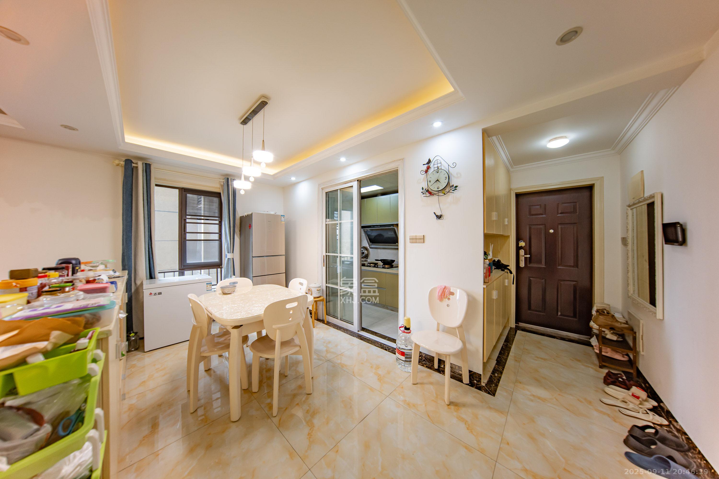 华润橡树湾 3室2厅2卫 85.0万 华润橡树湾 3室2厅2卫 85.0万客厅