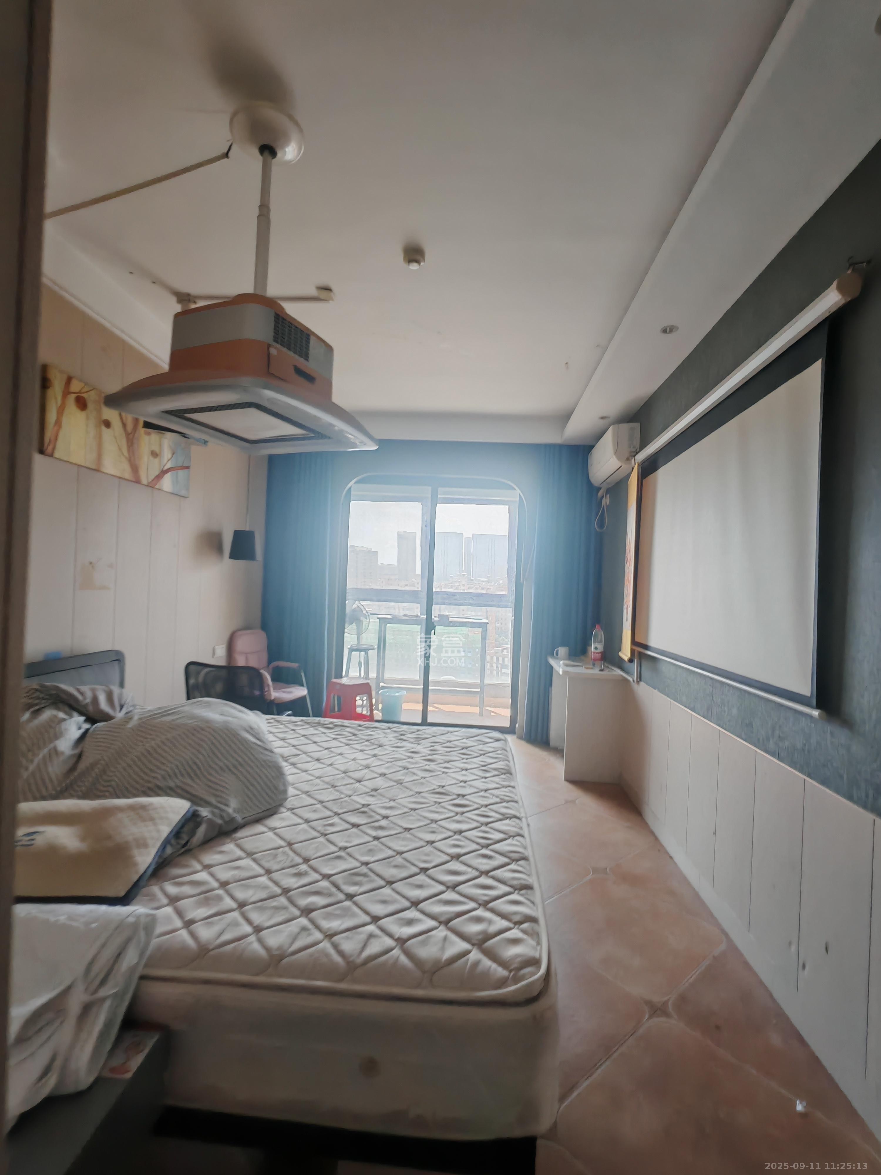 绿地中央广场 1室1厅1卫 1600.0元/月 绿地中央广场 1室1厅1卫 1600.0元/月室内图