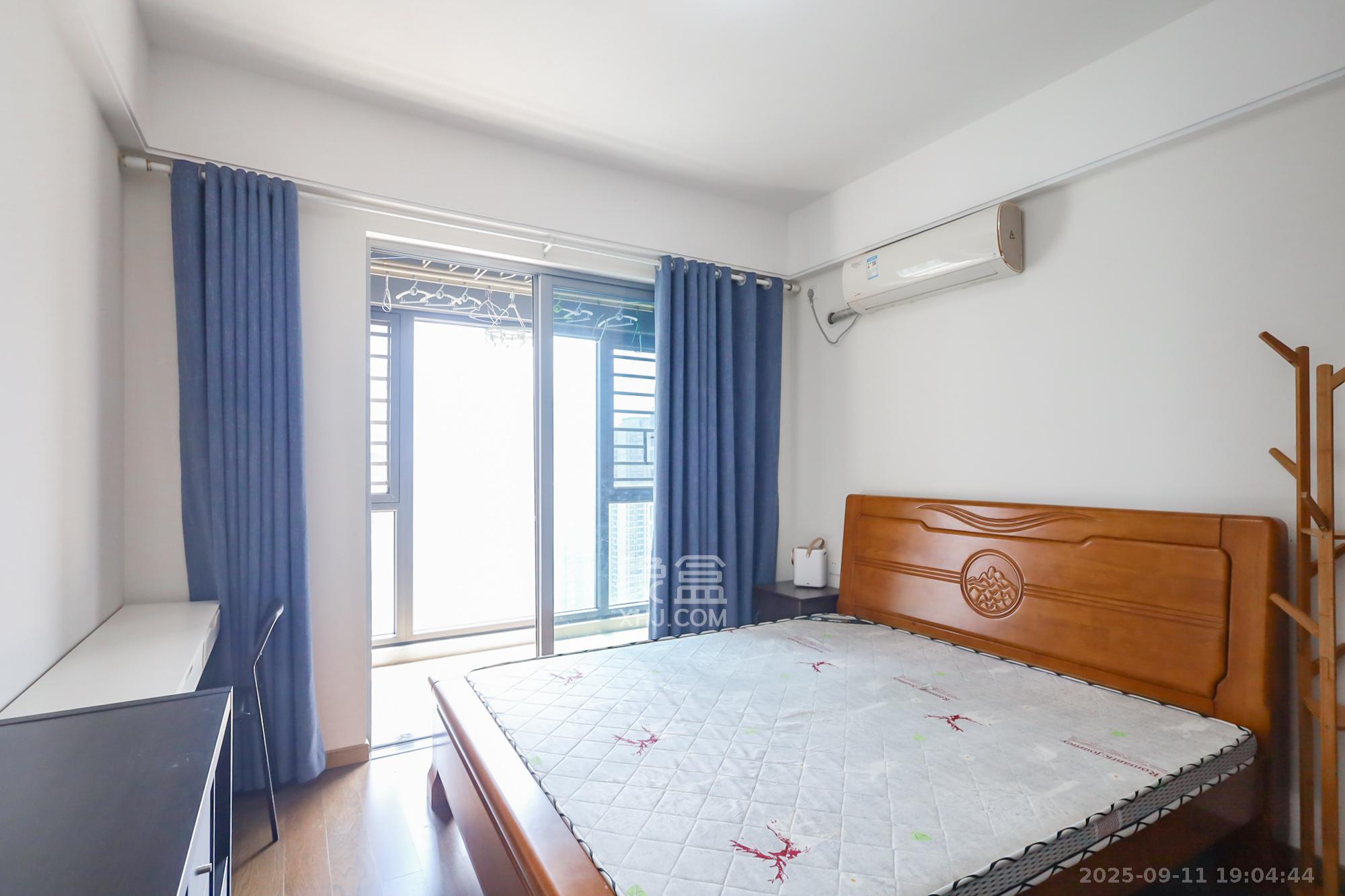 保利天禧C区 4室2厅2卫 250.0万 保利天禧C区 4室2厅2卫 250.0万卧室