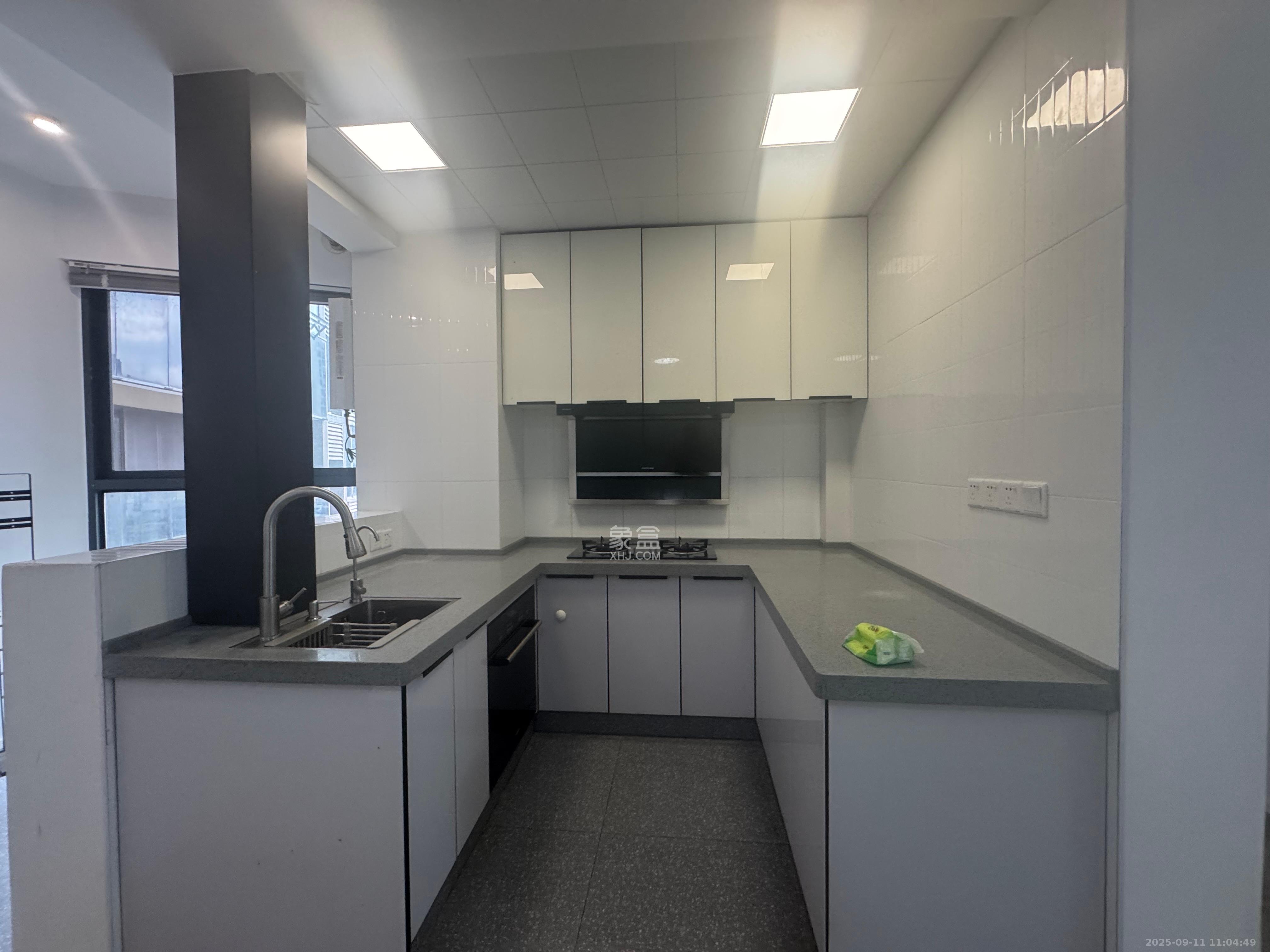 通用时代国际社区 3室2厅2卫 3300.0元/月 通用时代国际社区 3室2厅2卫 3300.0元/月室内图