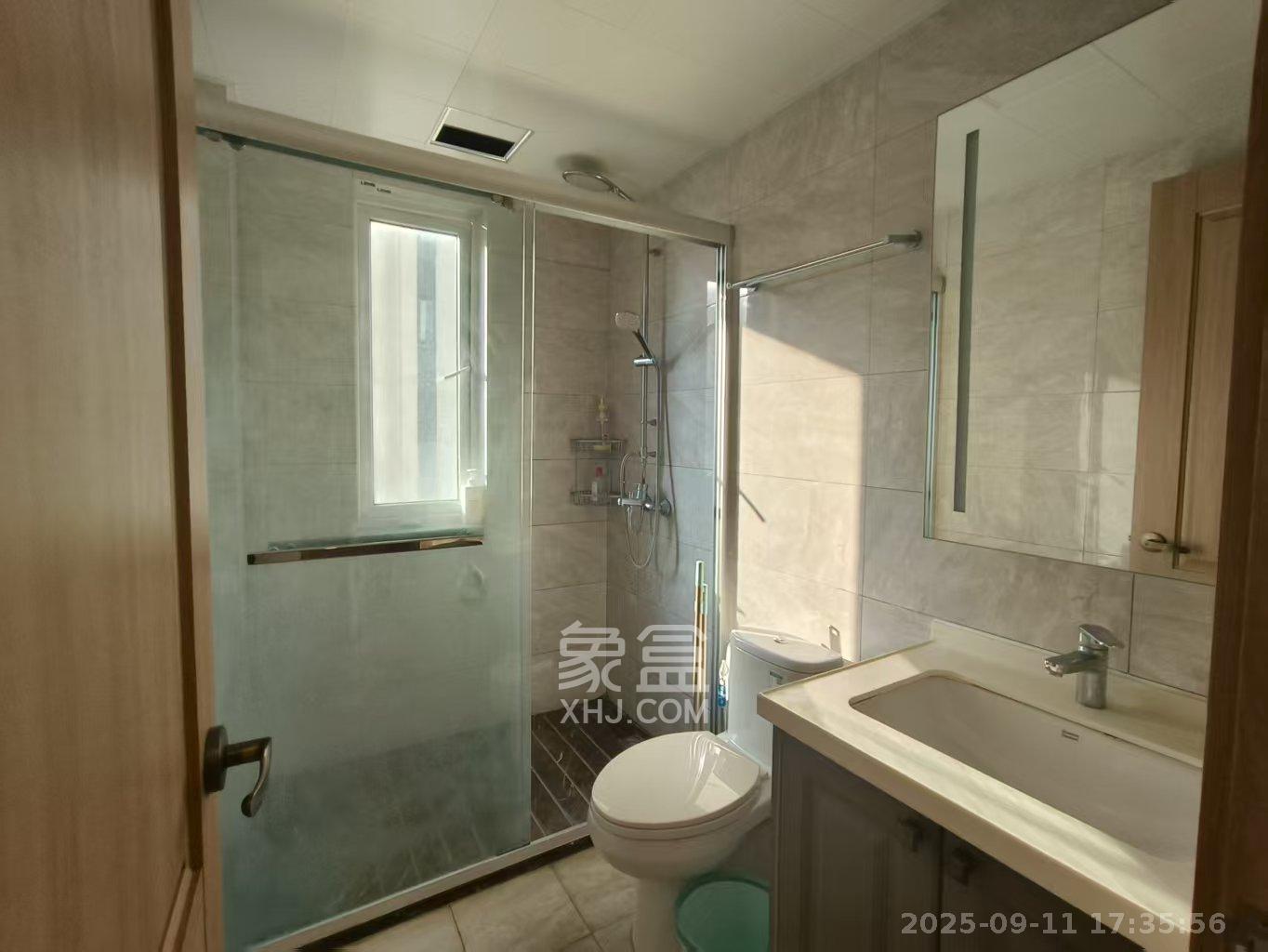 金地中交麓谷香颂(金地中交雅苑) 3室2厅2卫 2800.0元/月 金地中交麓谷香颂(金地中交雅苑) 3室2厅2卫 2800.0元/月室内图