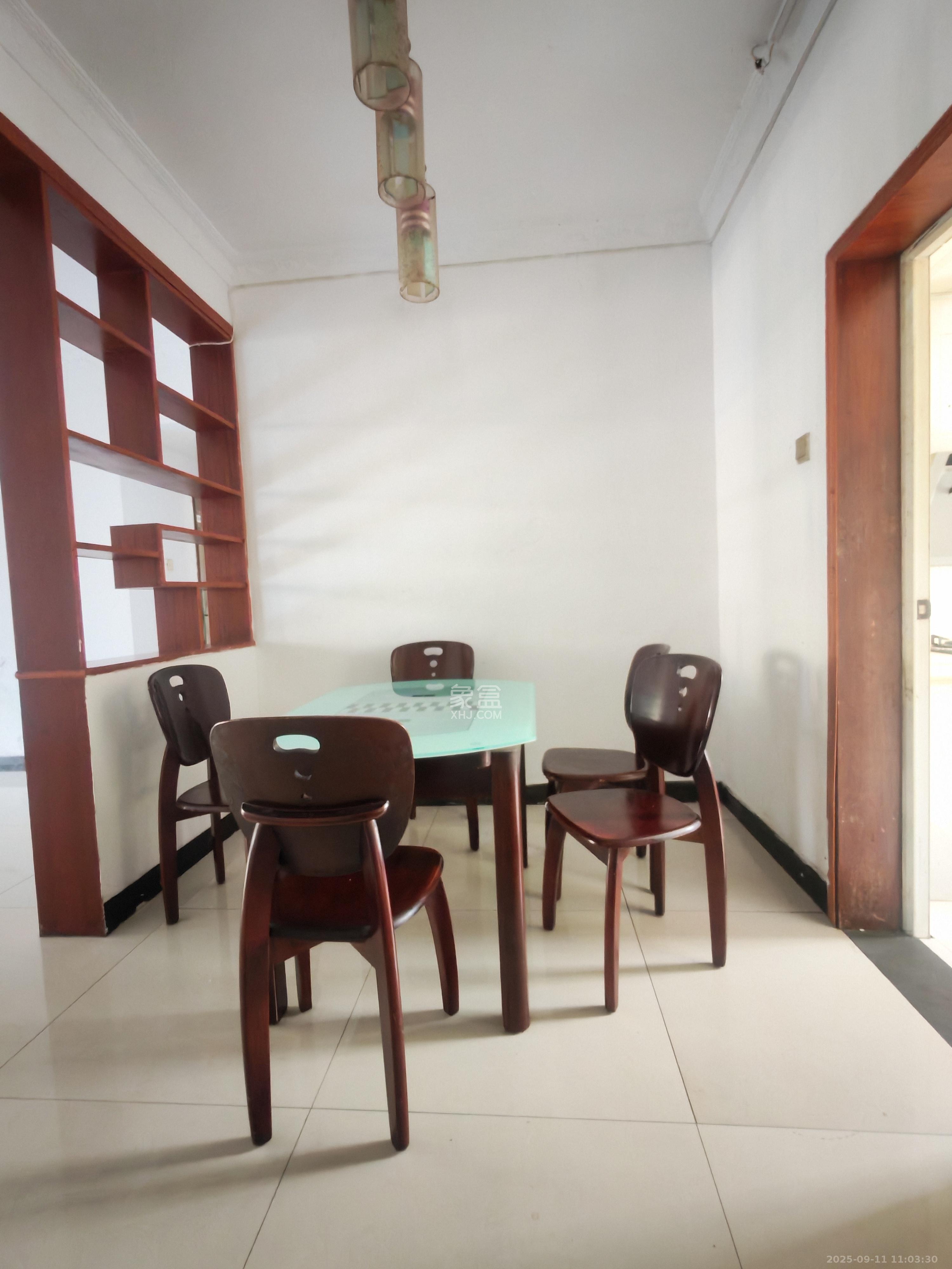 东城名苑  3室2厅2卫    1500.0元/月室内图