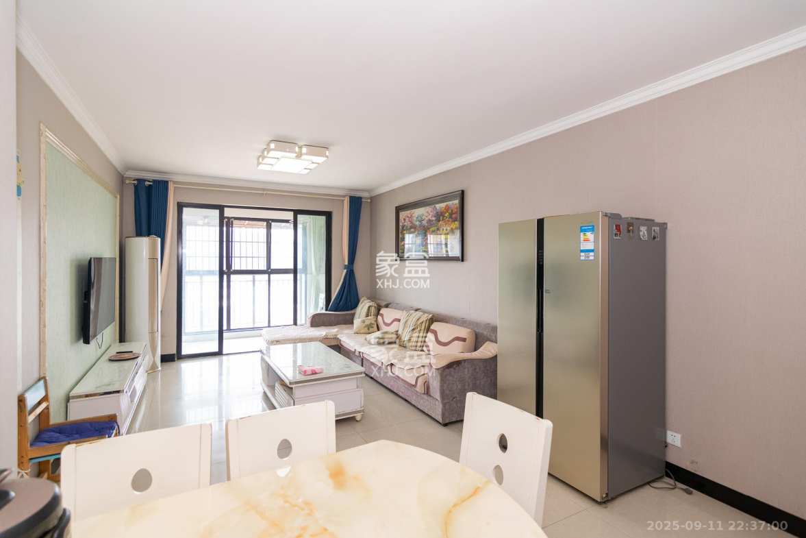 新城国际花都 2室2厅1卫 45.88万 新城国际花都 2室2厅1卫 45.88万客厅