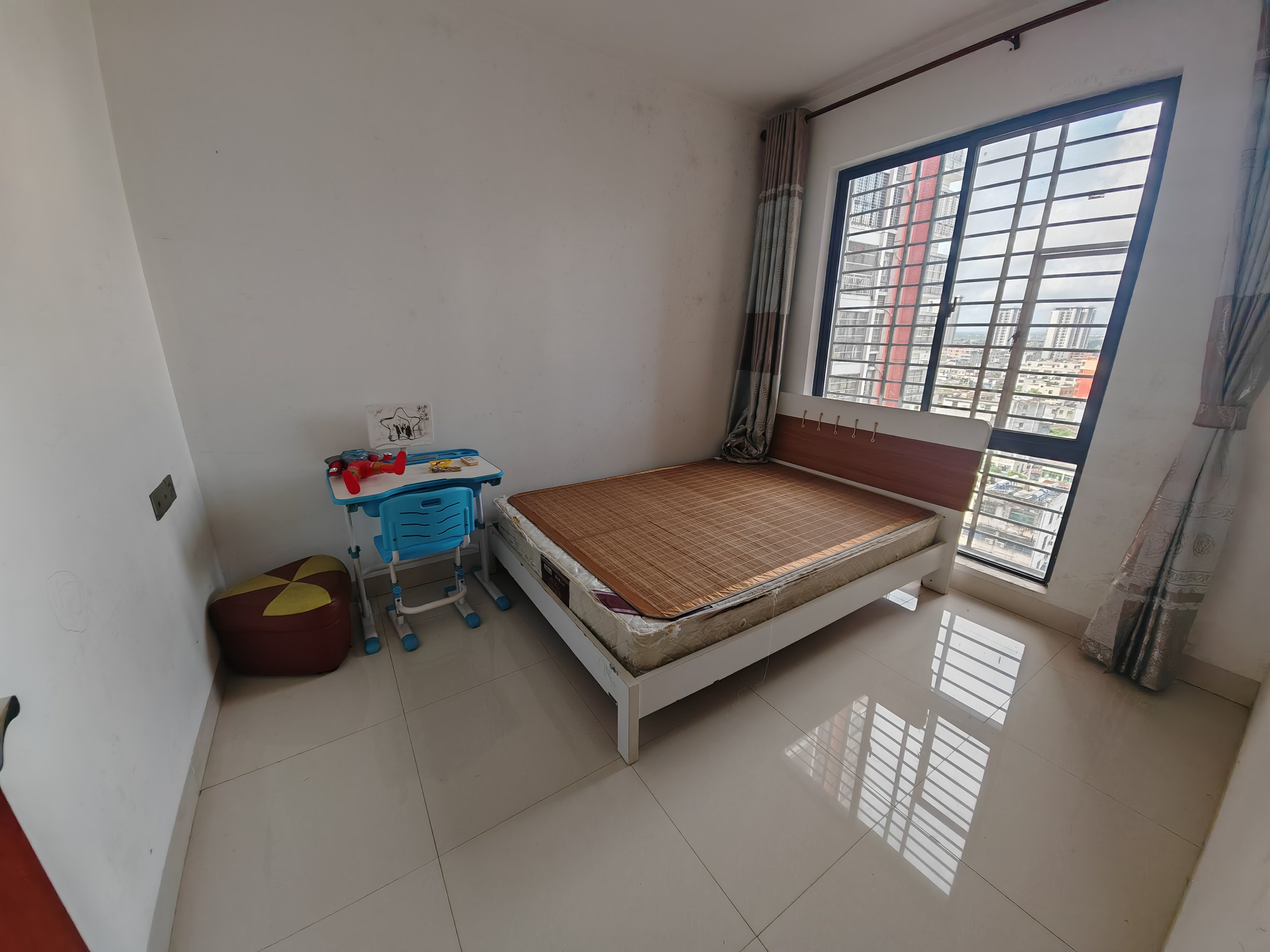 润江财苑 3室2厅2卫 2700.0元/月 润江财苑 3室2厅2卫 2700.0元/月室内图