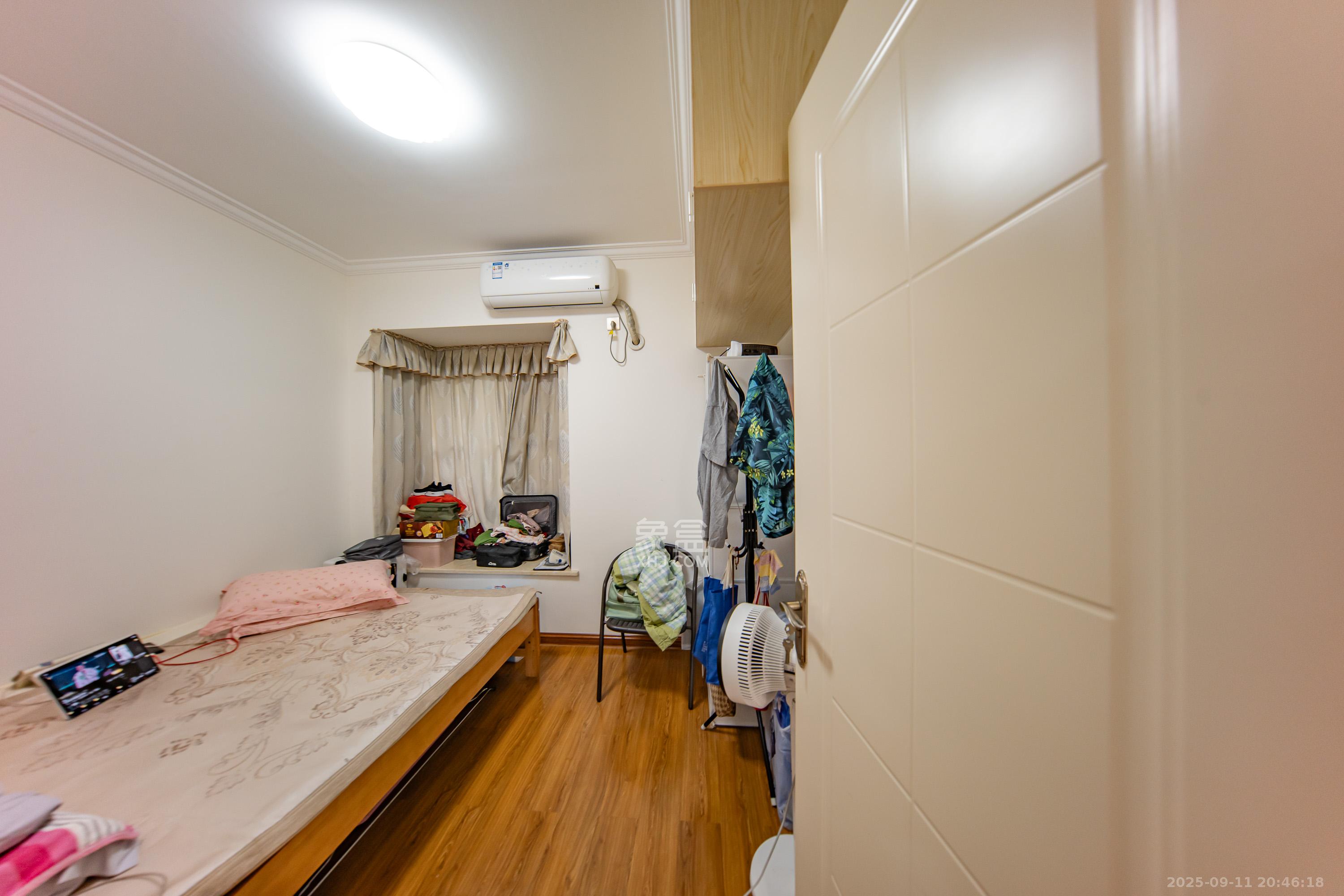 华润橡树湾  3室2厅2卫    85.0万卧室