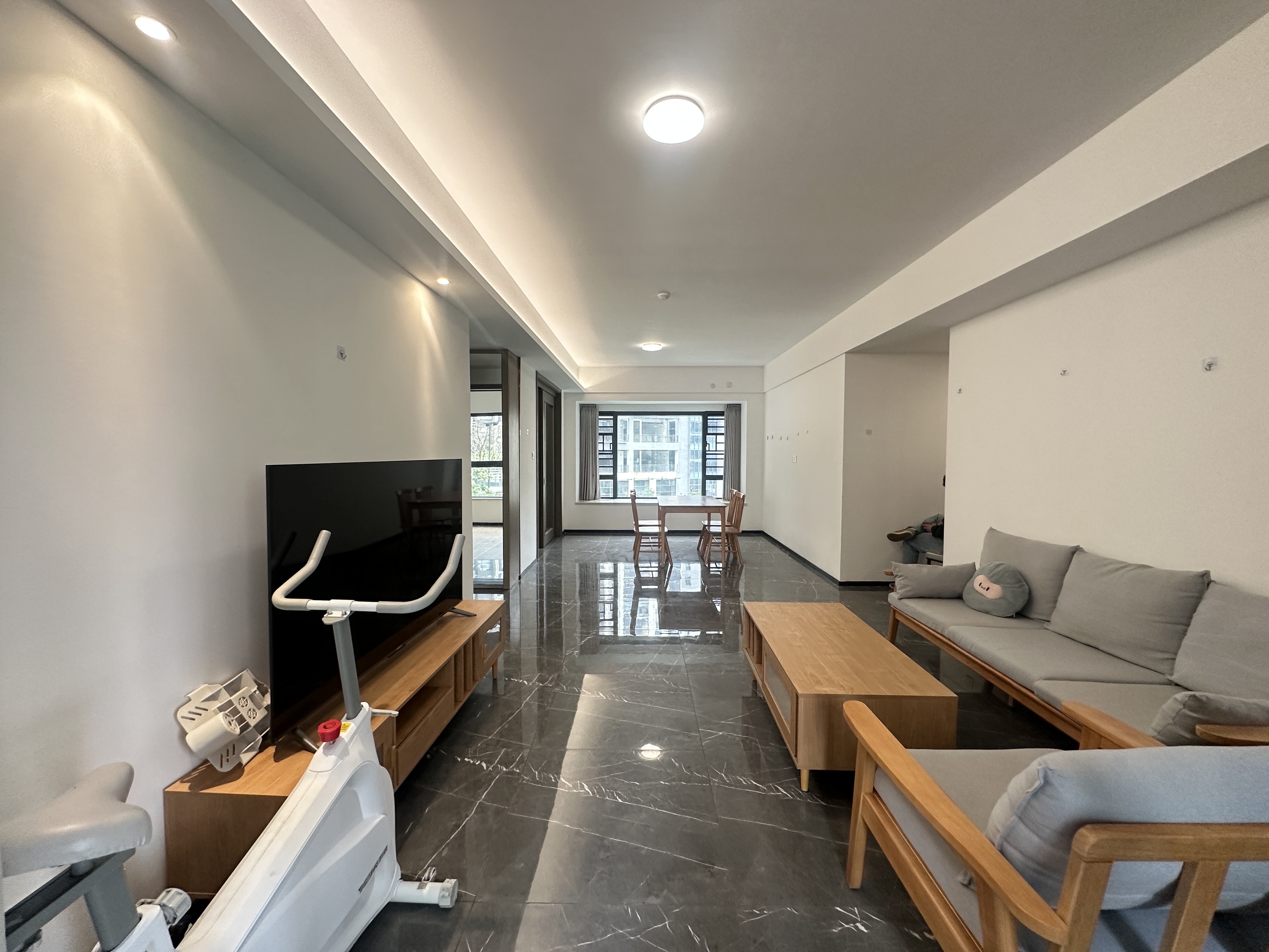 中海汇德里  4室2厅2卫    380.0万 中海汇德里  4室2厅2卫    380.0万客厅