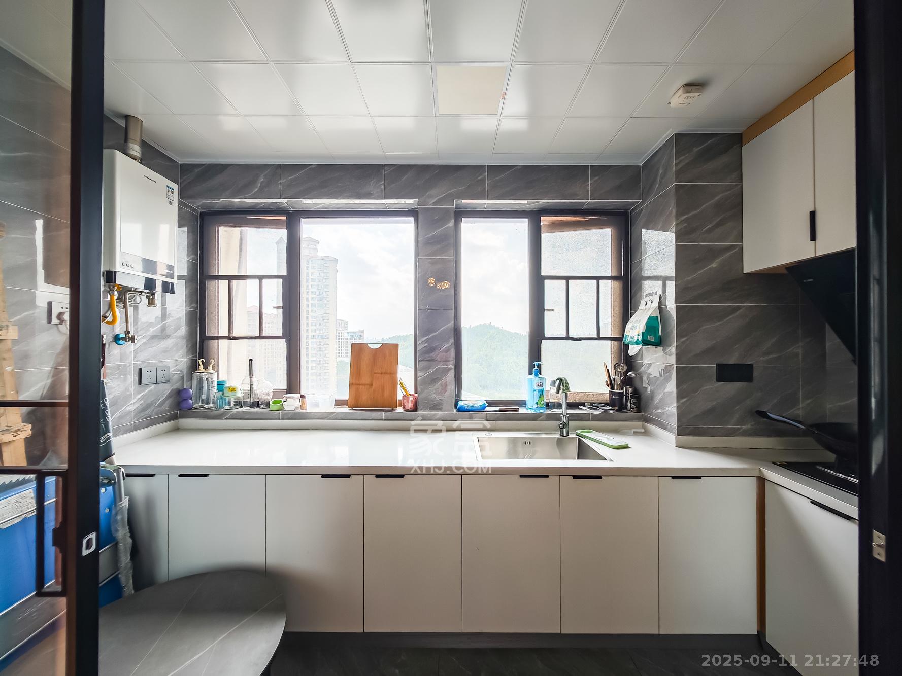 福晟钱隆国际(晟冉景苑)  1室1厅1卫    50.0万 福晟钱隆国际(晟冉景苑)  1室1厅1卫    50.0万厨房