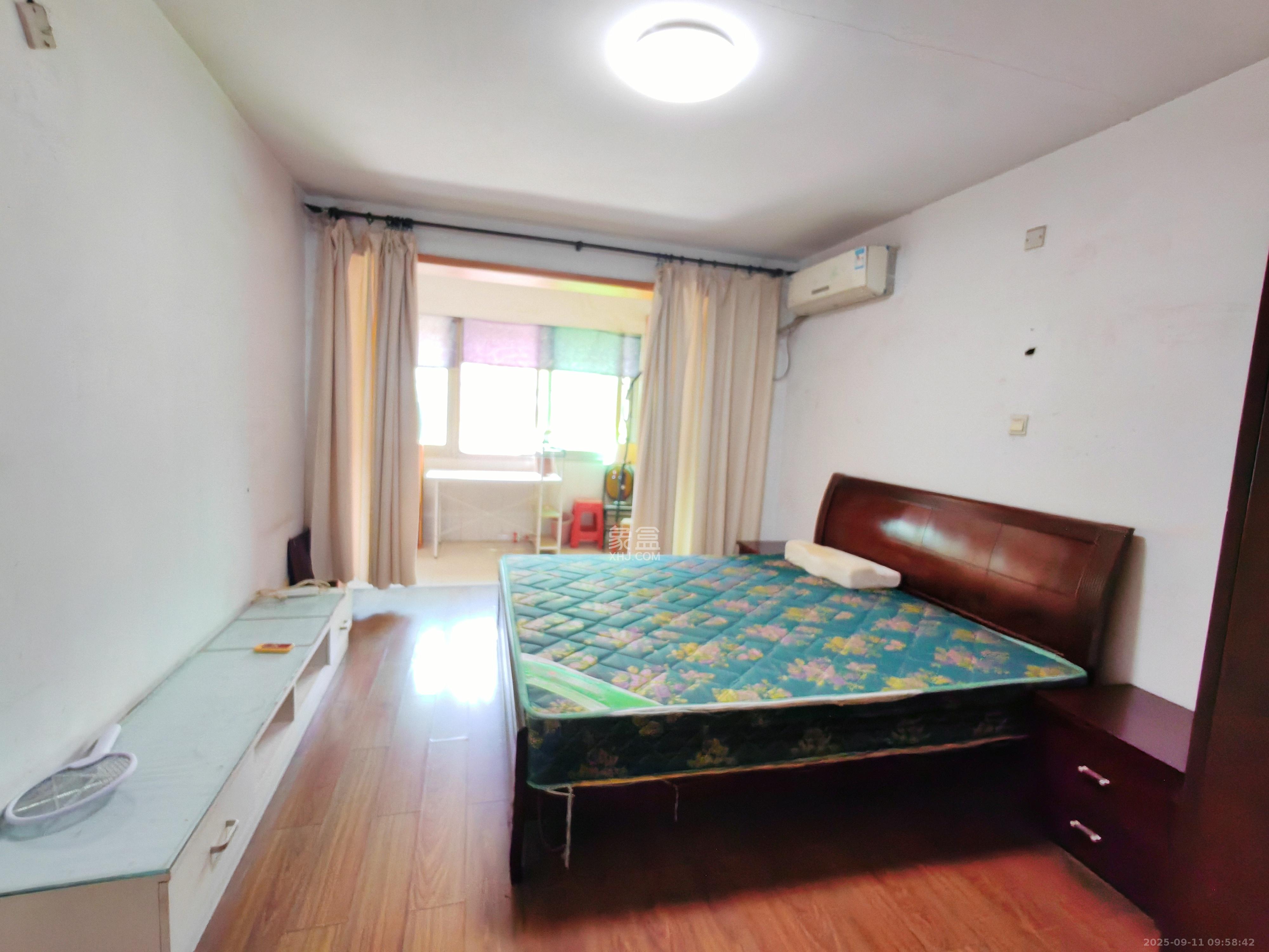 紫荆花园  3室2厅2卫    1800.0元/月室内图