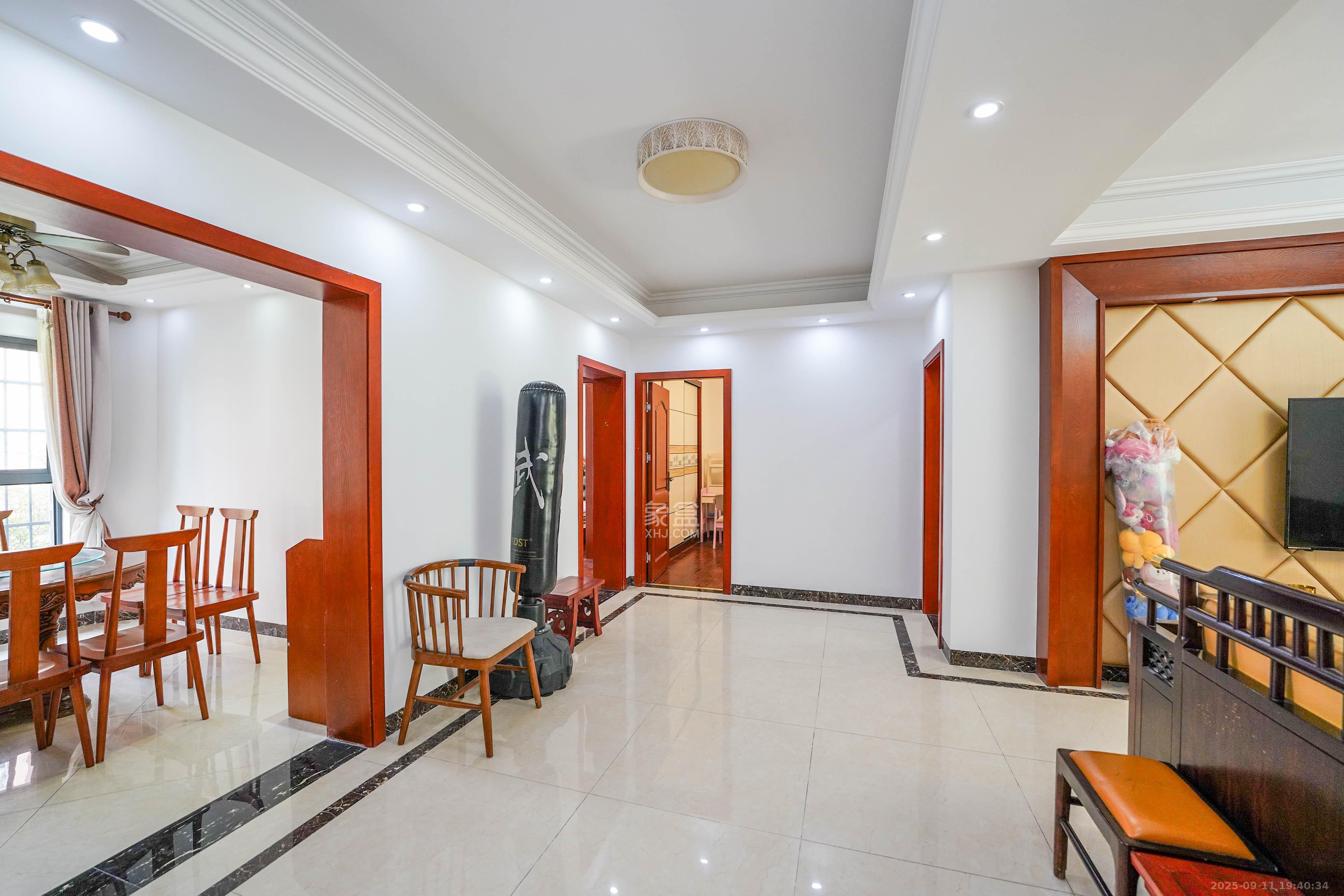 哈佛小镇（五矿哈佛小镇）  3室2厅2卫    85.8万客厅