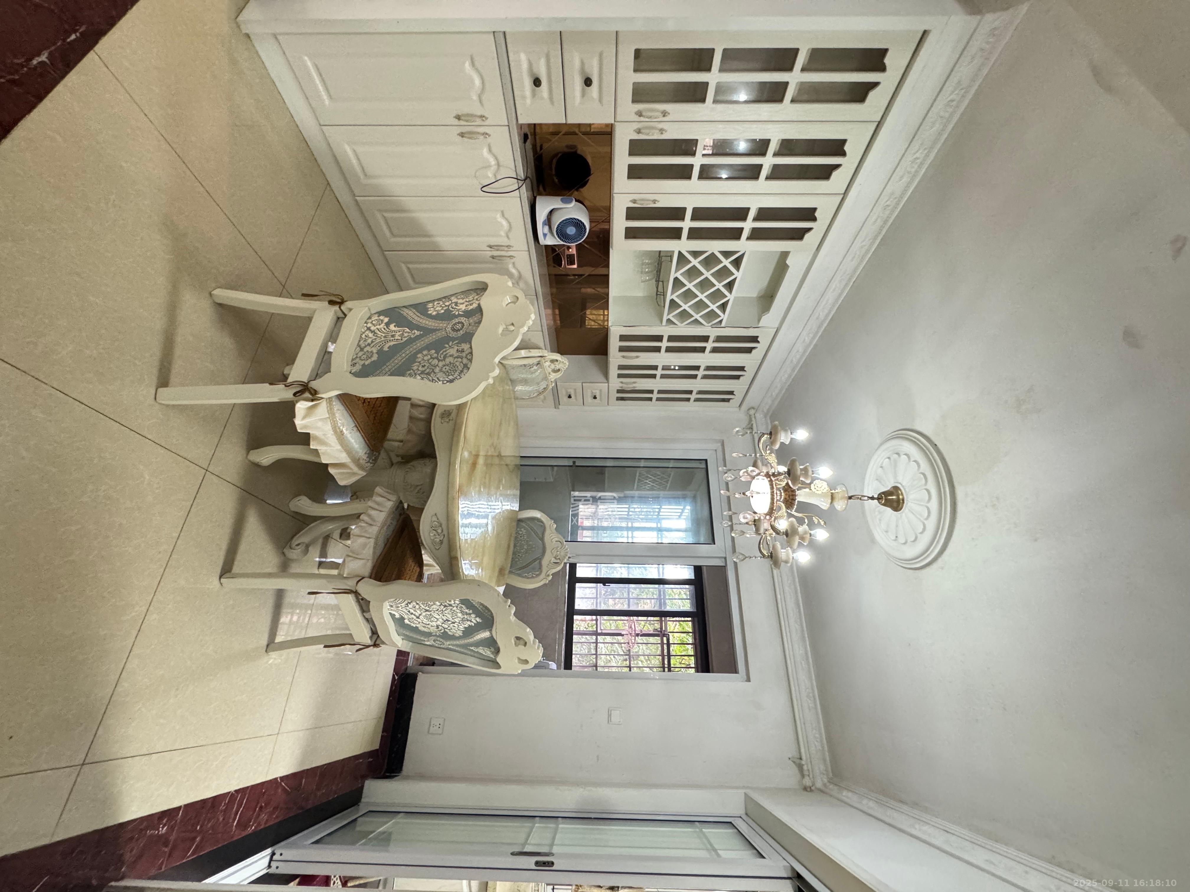 新城国际花都 3室2厅1卫 2100.0元/月 新城国际花都 3室2厅1卫 2100.0元/月室内图