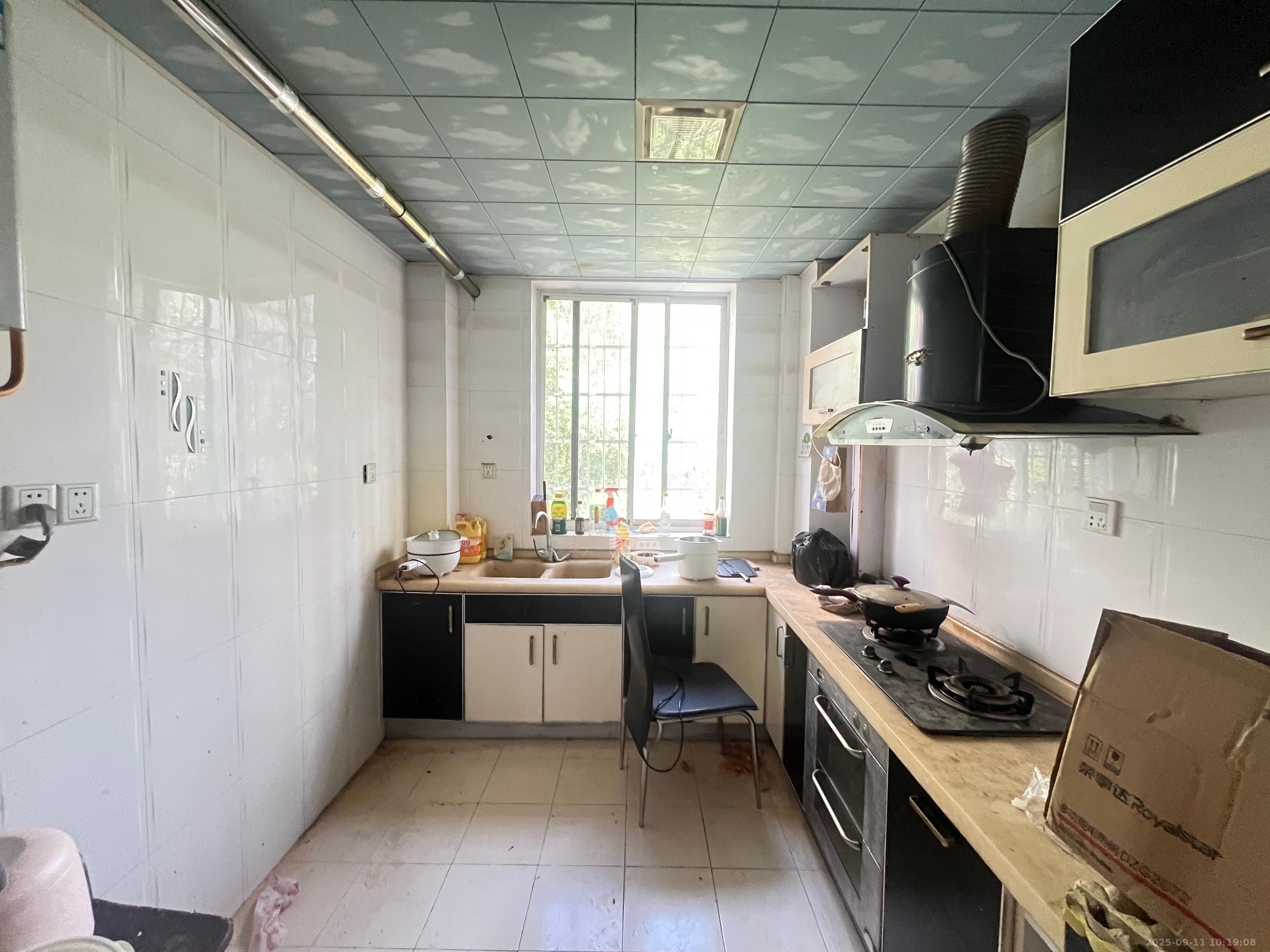 咸嘉新村西子园  3室2厅2卫    2500.0元/月室内图