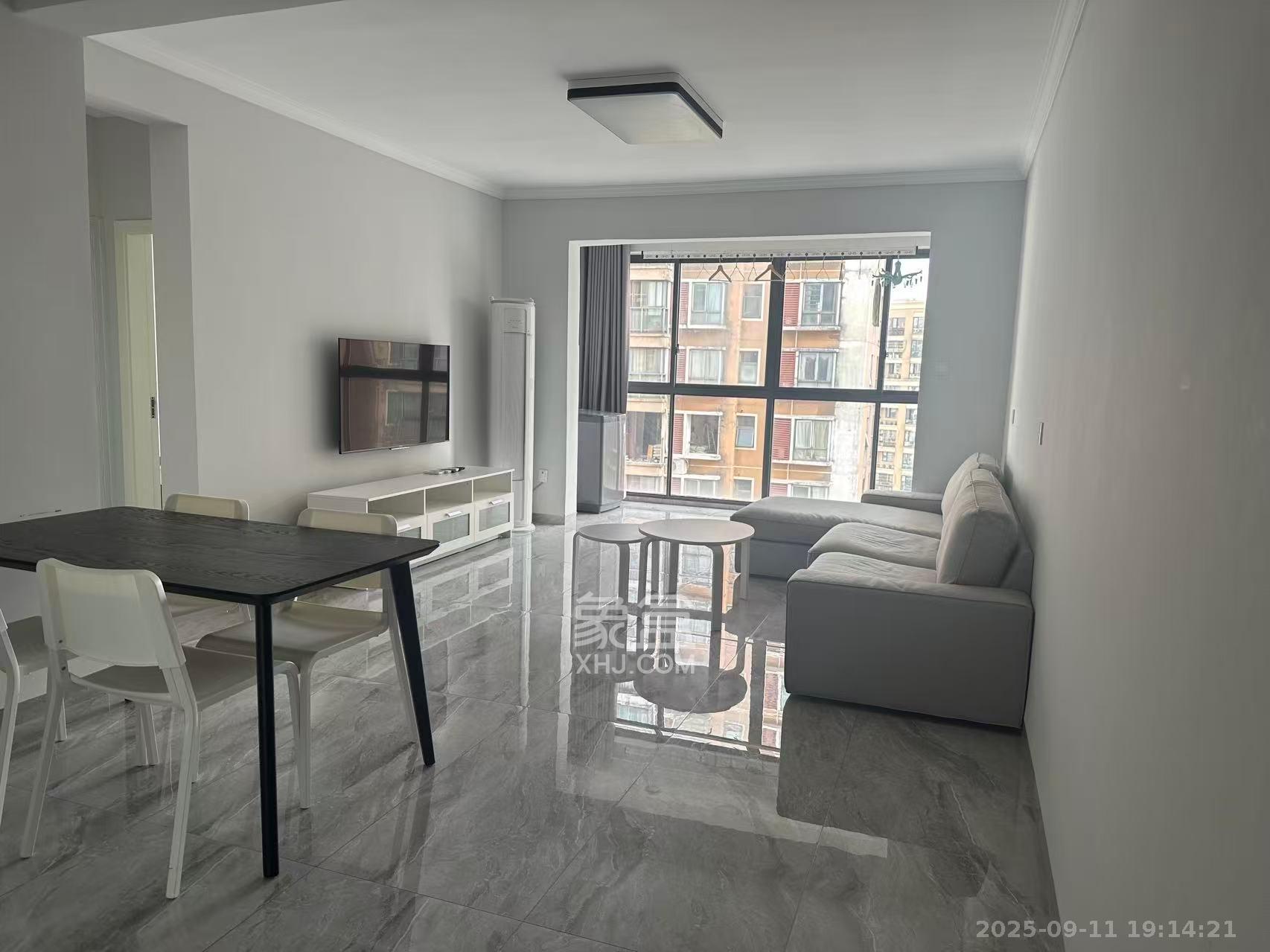 标志浪漫满屋(枫景公寓) 2室2厅1卫 2200.0元/月 标志浪漫满屋(枫景公寓) 2室2厅1卫 2200.0元/月室内图