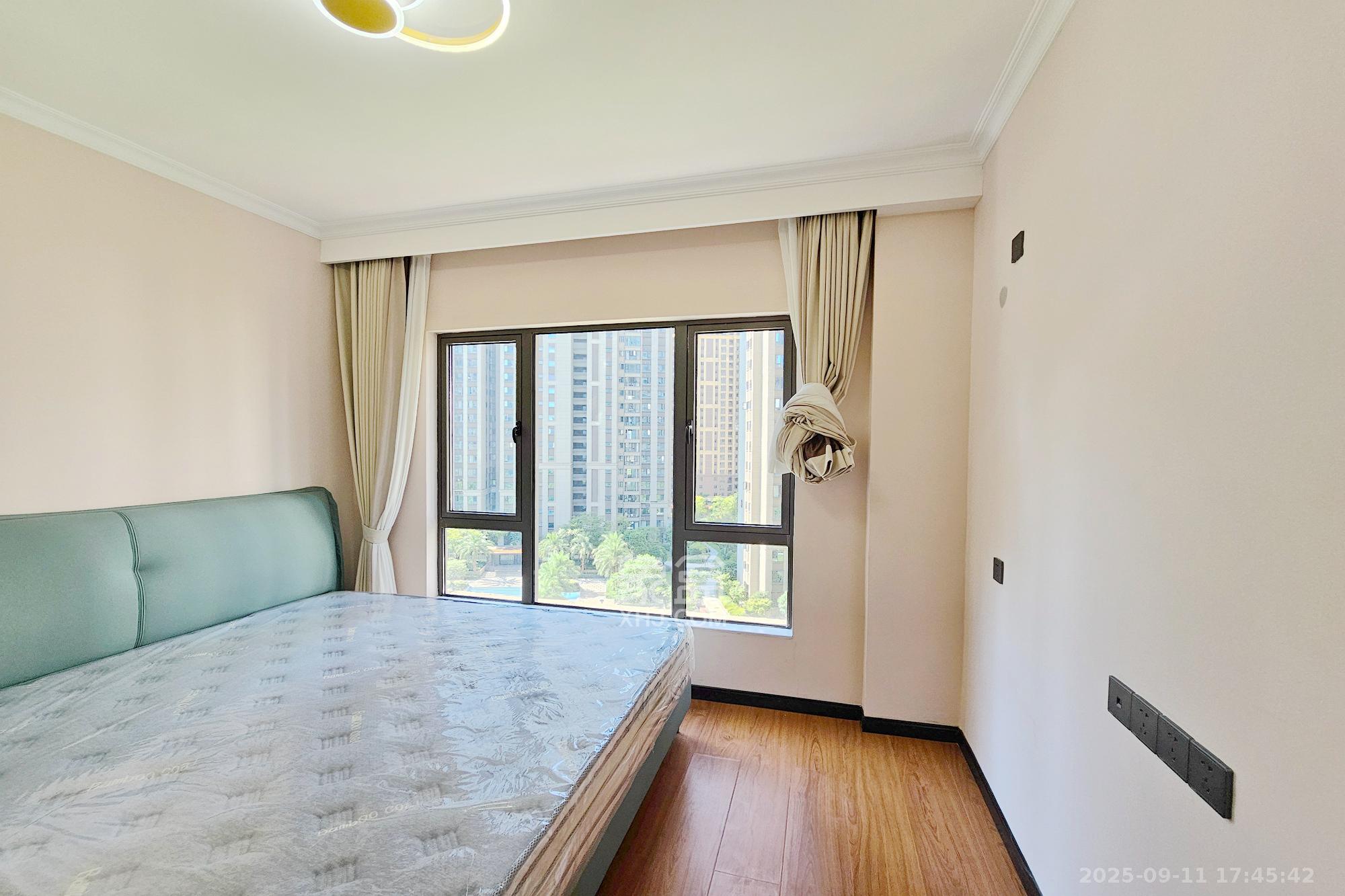 阳光城尚东湾凌云府 4室2厅1卫 185.0万 阳光城尚东湾凌云府 4室2厅1卫 185.0万卧室