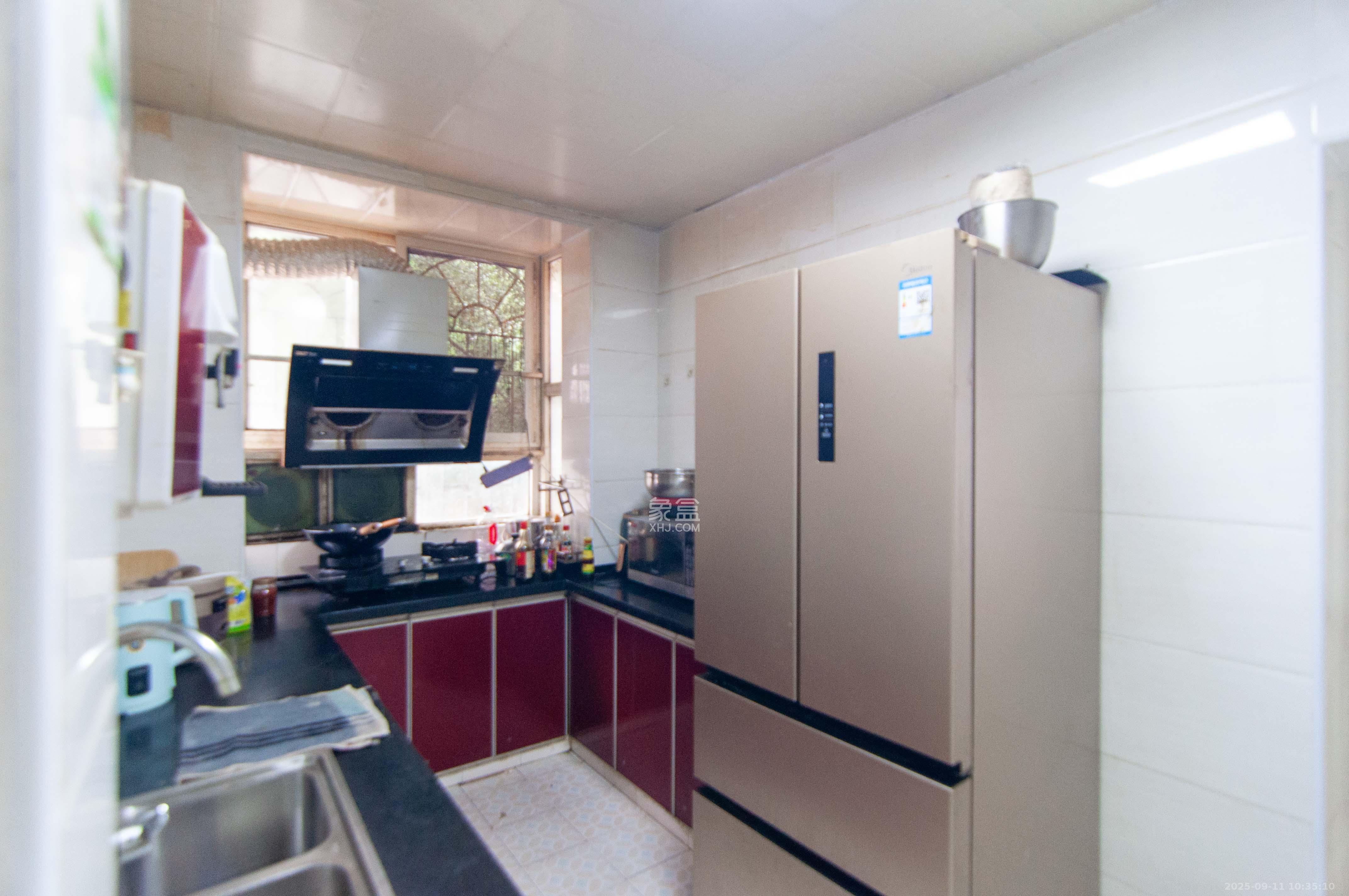 航天大院  3室2厅1卫    92.0万 航天大院  3室2厅1卫    92.0万厨房