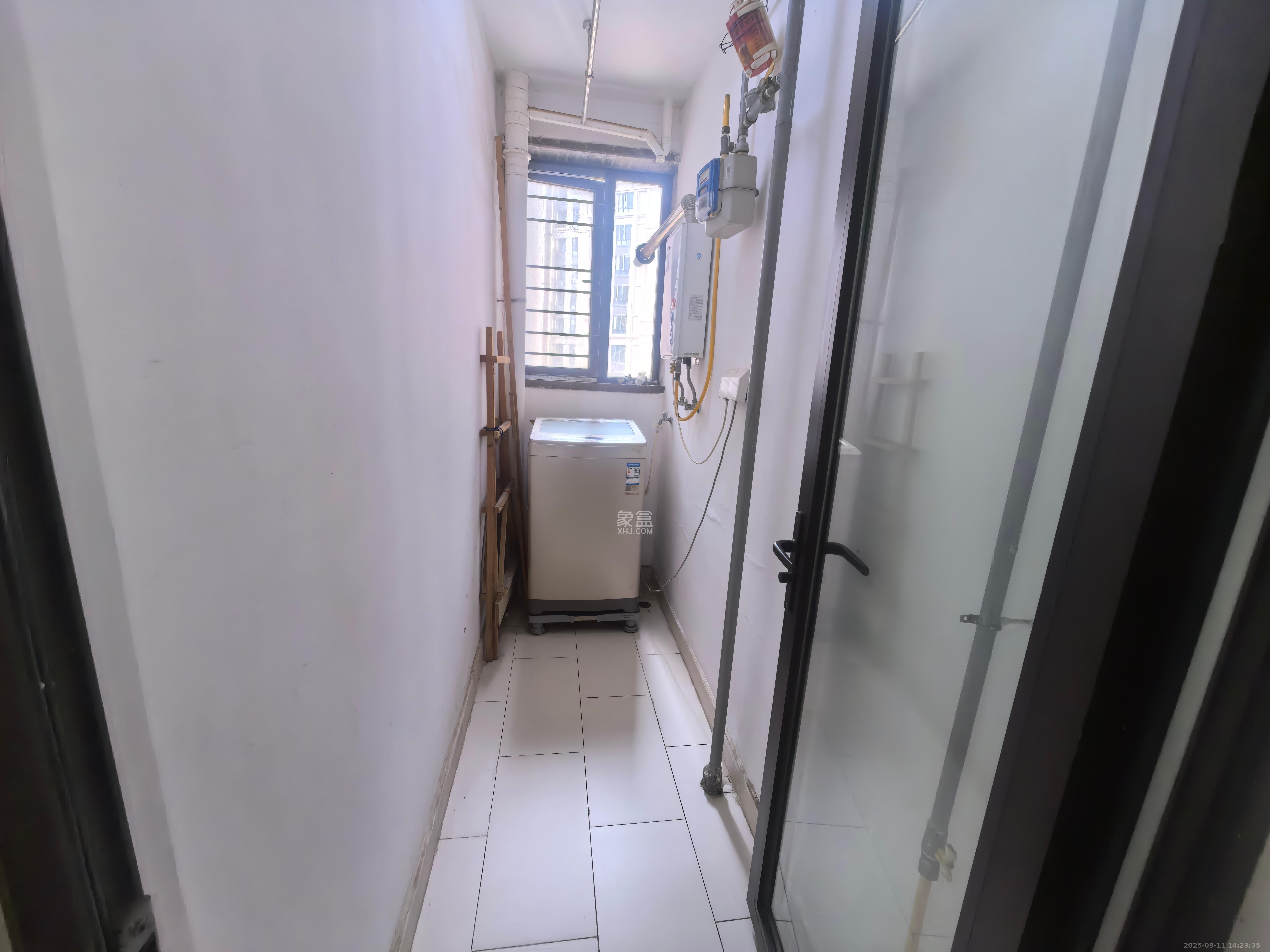 中海国际四期  2室2厅1卫    2000.0元/月 中海国际四期  2室2厅1卫    2000.0元/月室内图