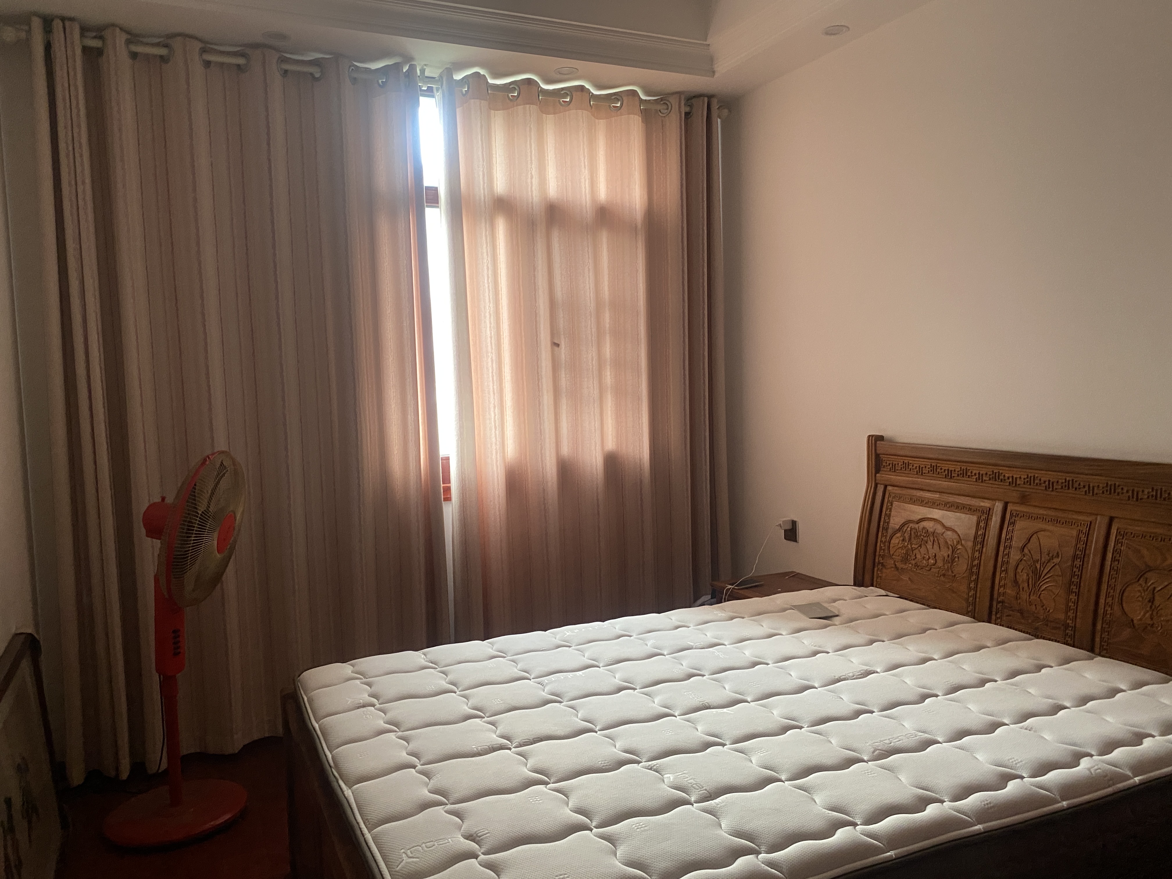 国土鑫苑 4室2厅2卫 138.8万 国土鑫苑 4室2厅2卫 138.8万客厅