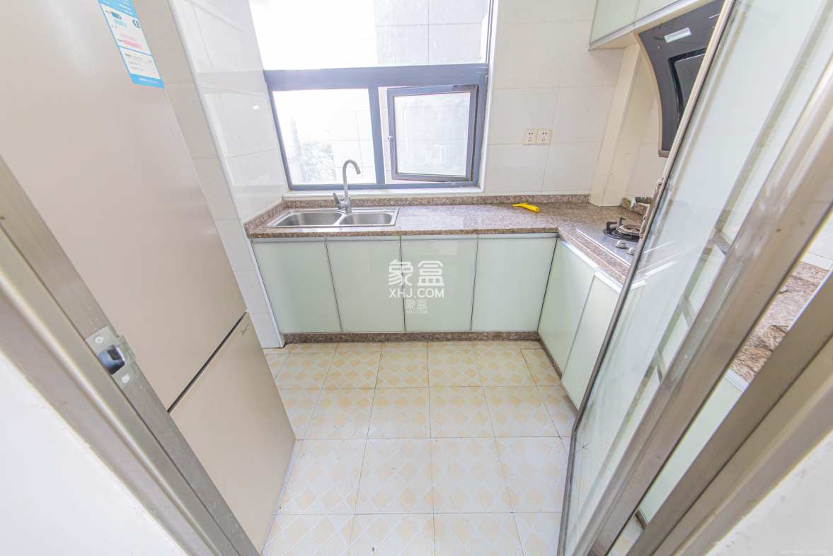 中信城市广场(中信新城一期)  1室2厅1卫    66.0万 中信城市广场(中信新城一期)  1室2厅1卫    66.0万厨房