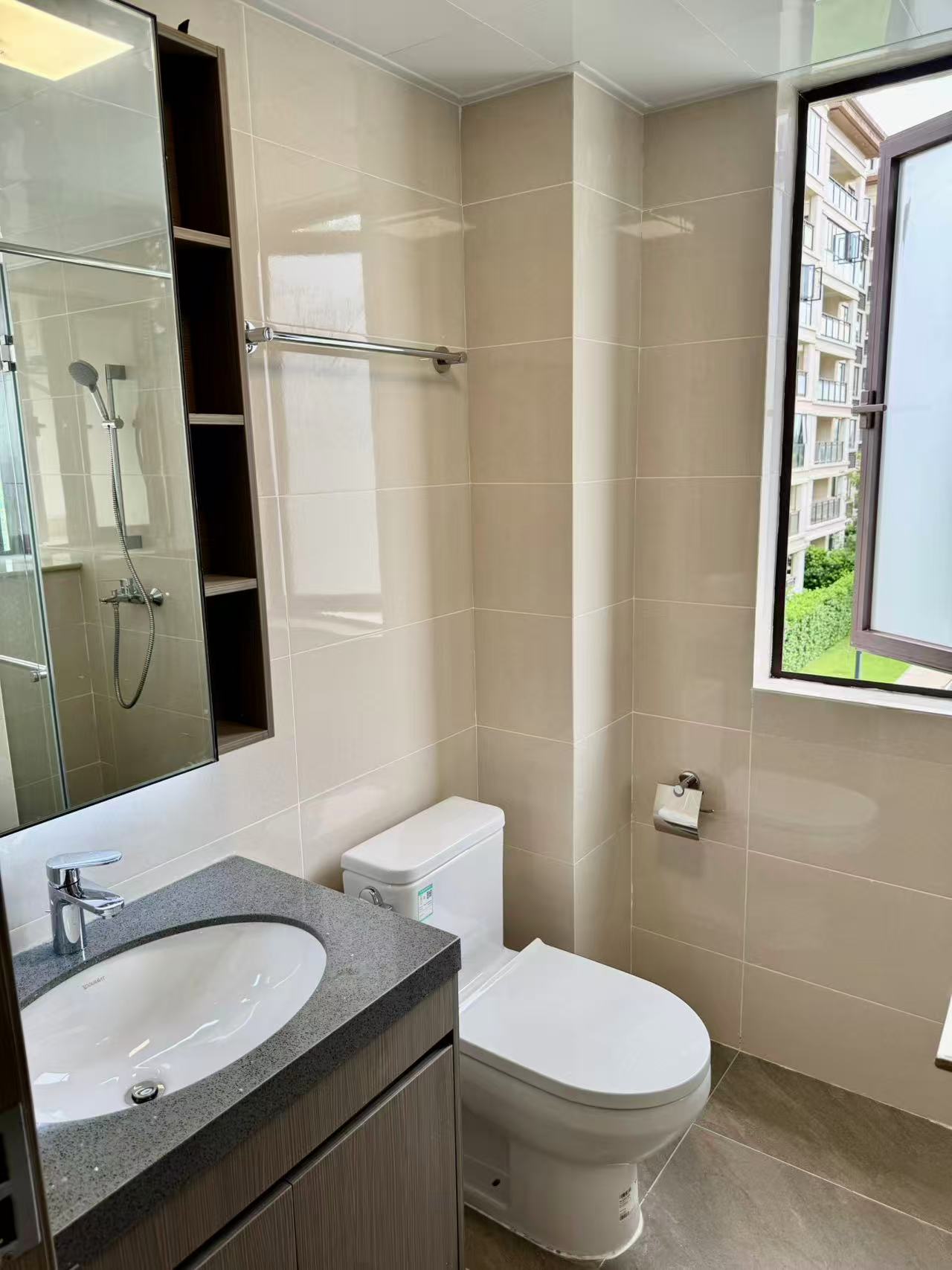 雅居乐江东紫航一号 3室2厅2卫 1500.0元/月 雅居乐江东紫航一号 3室2厅2卫 1500.0元/月室内图