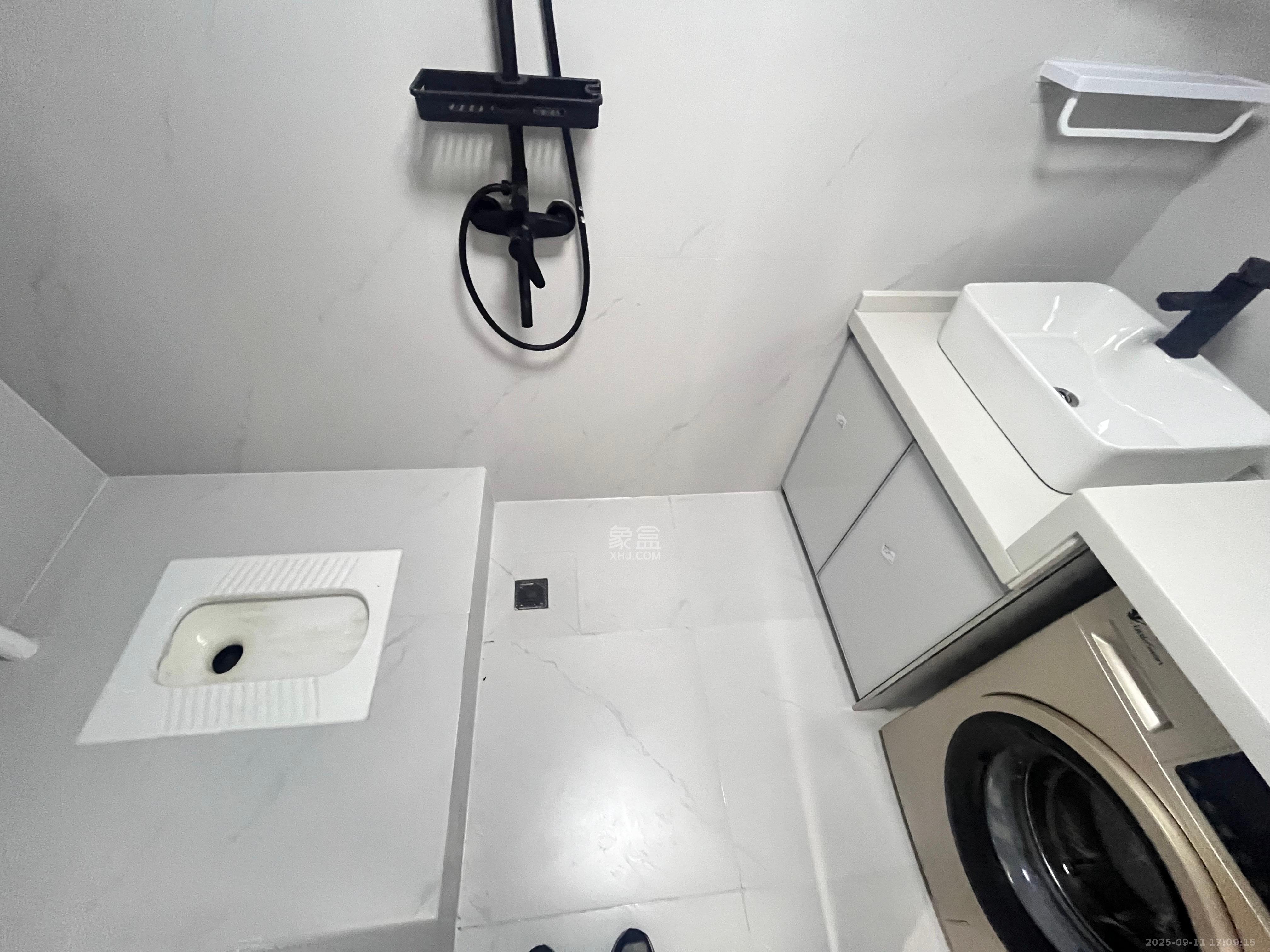 越秀悦湖台  2室2厅1卫   2900.00元/月室内图