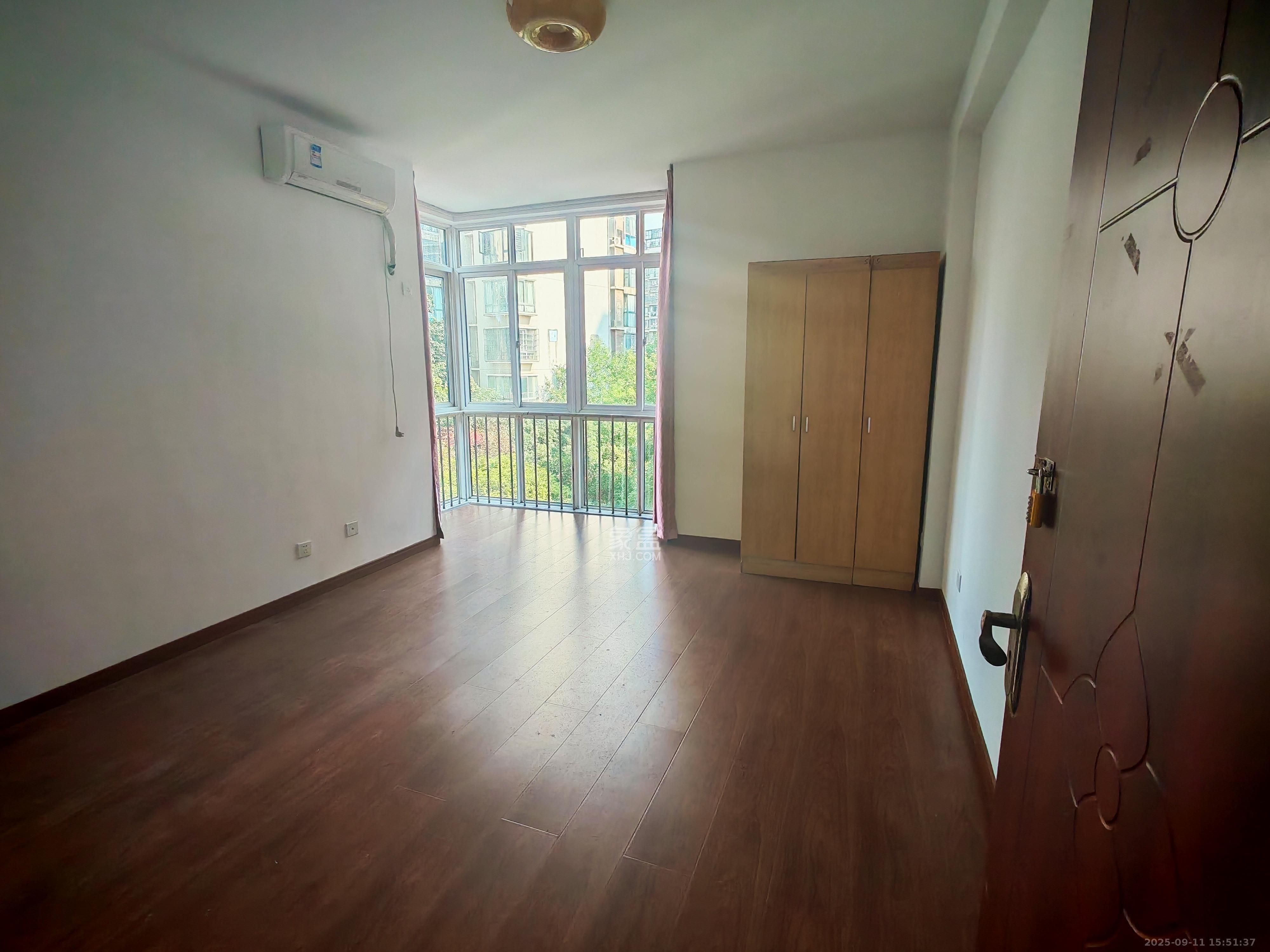 山语城一期 1室2厅2卫 2300.0元/月 山语城一期 1室2厅2卫 2300.0元/月室内图