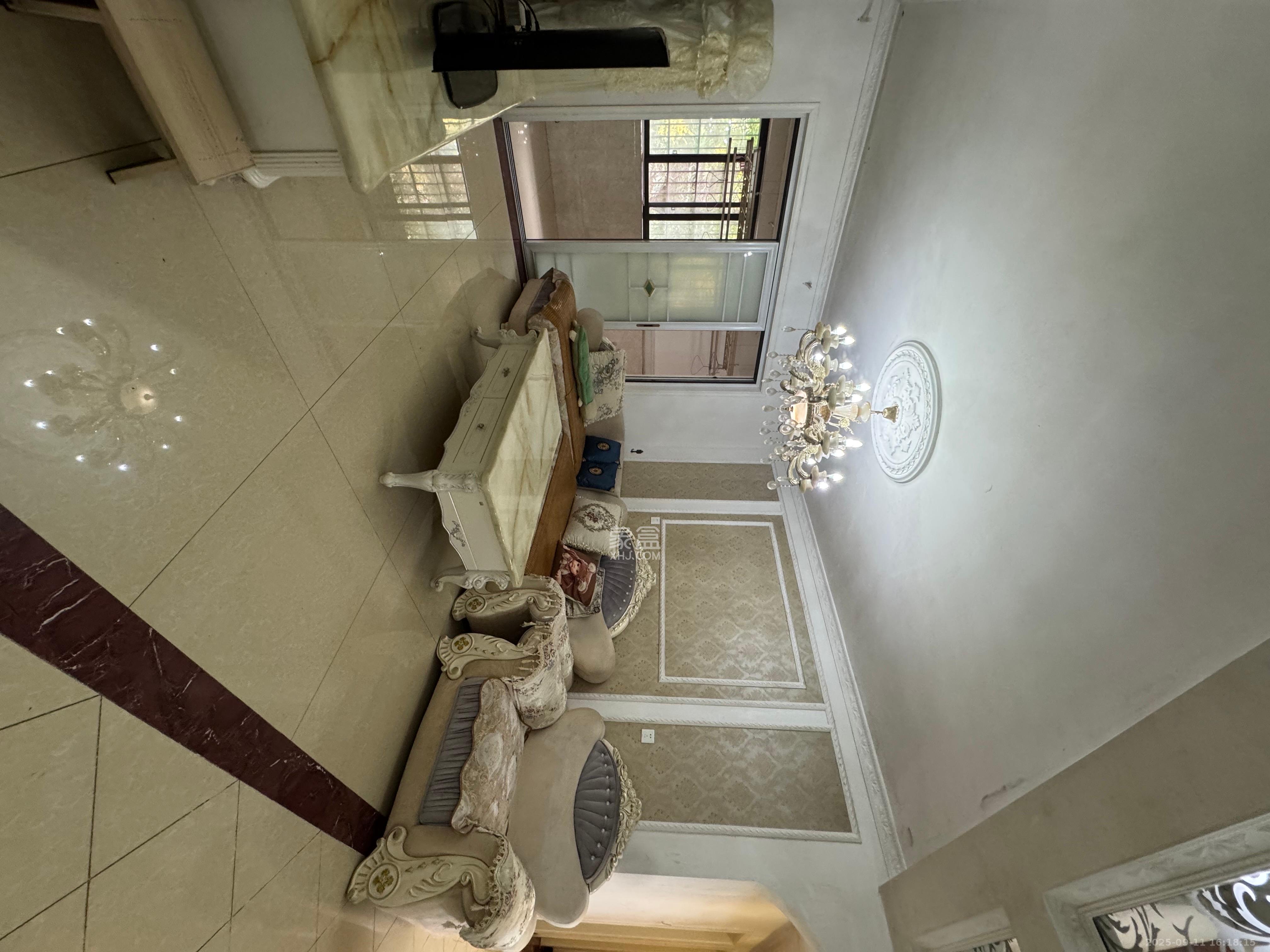 新城国际花都  3室2厅1卫    2100.0元/月室内图