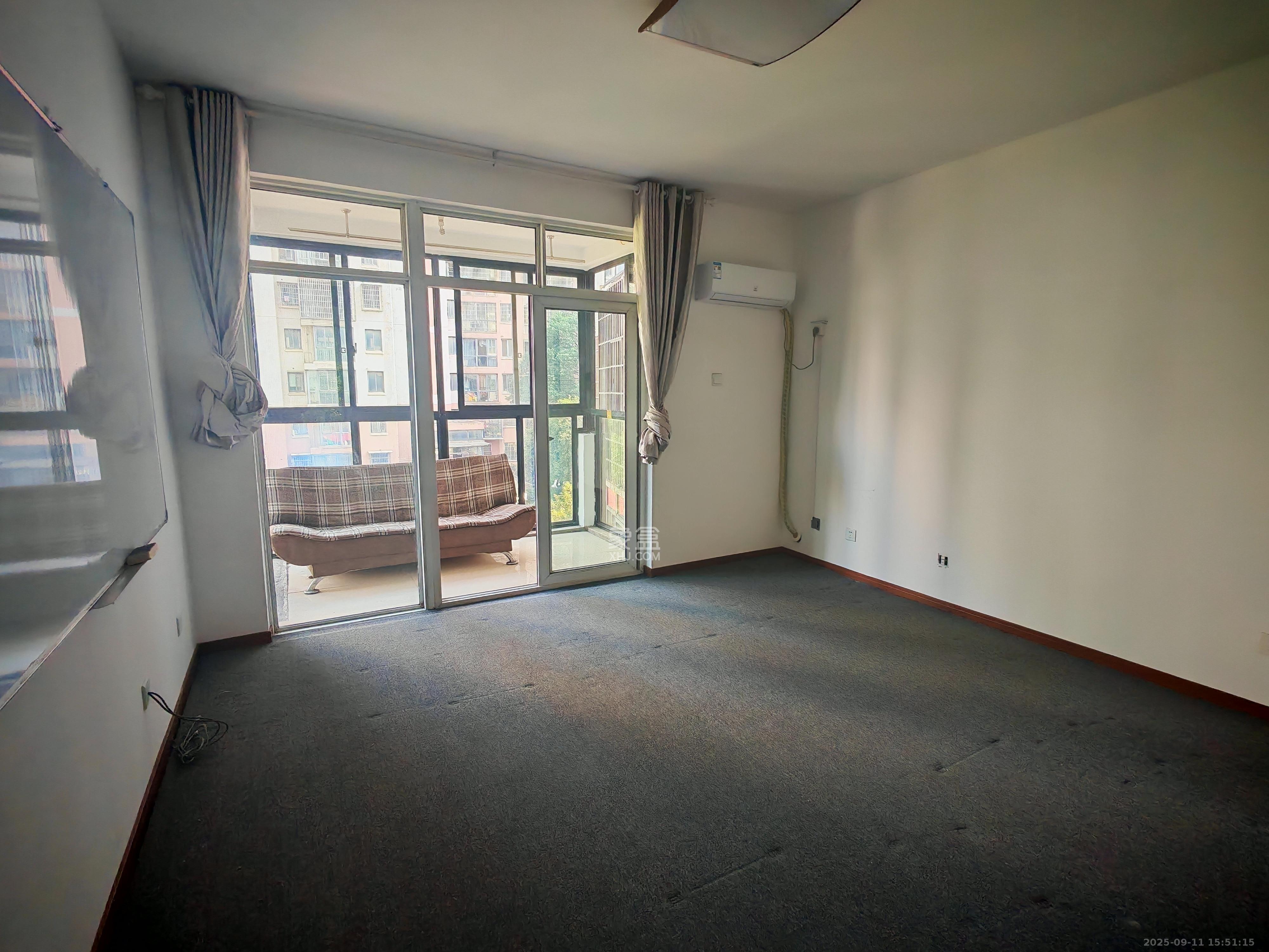 山语城一期 1室2厅2卫 2300.0元/月 山语城一期 1室2厅2卫 2300.0元/月室内图