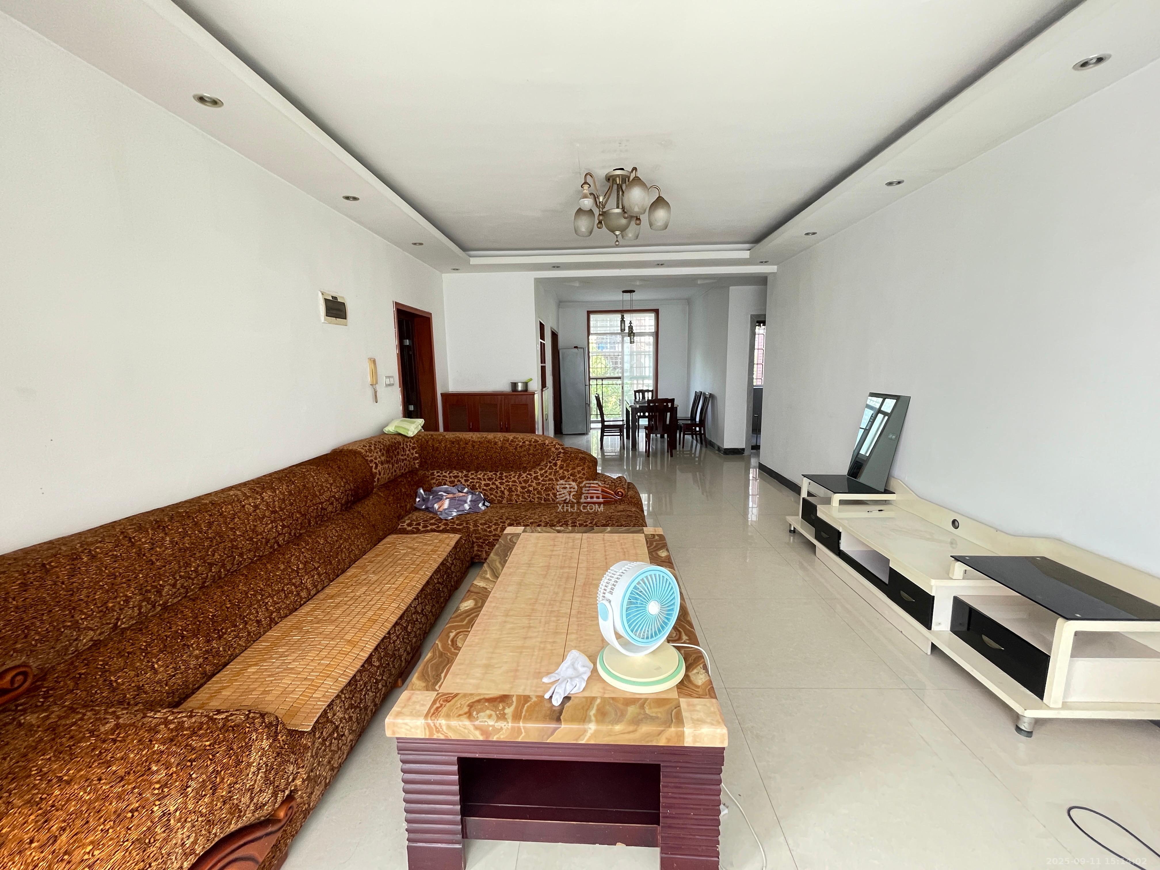 山水英伦  3室2厅2卫    1800.0元/月 山水英伦  3室2厅2卫    1800.0元/月室内图