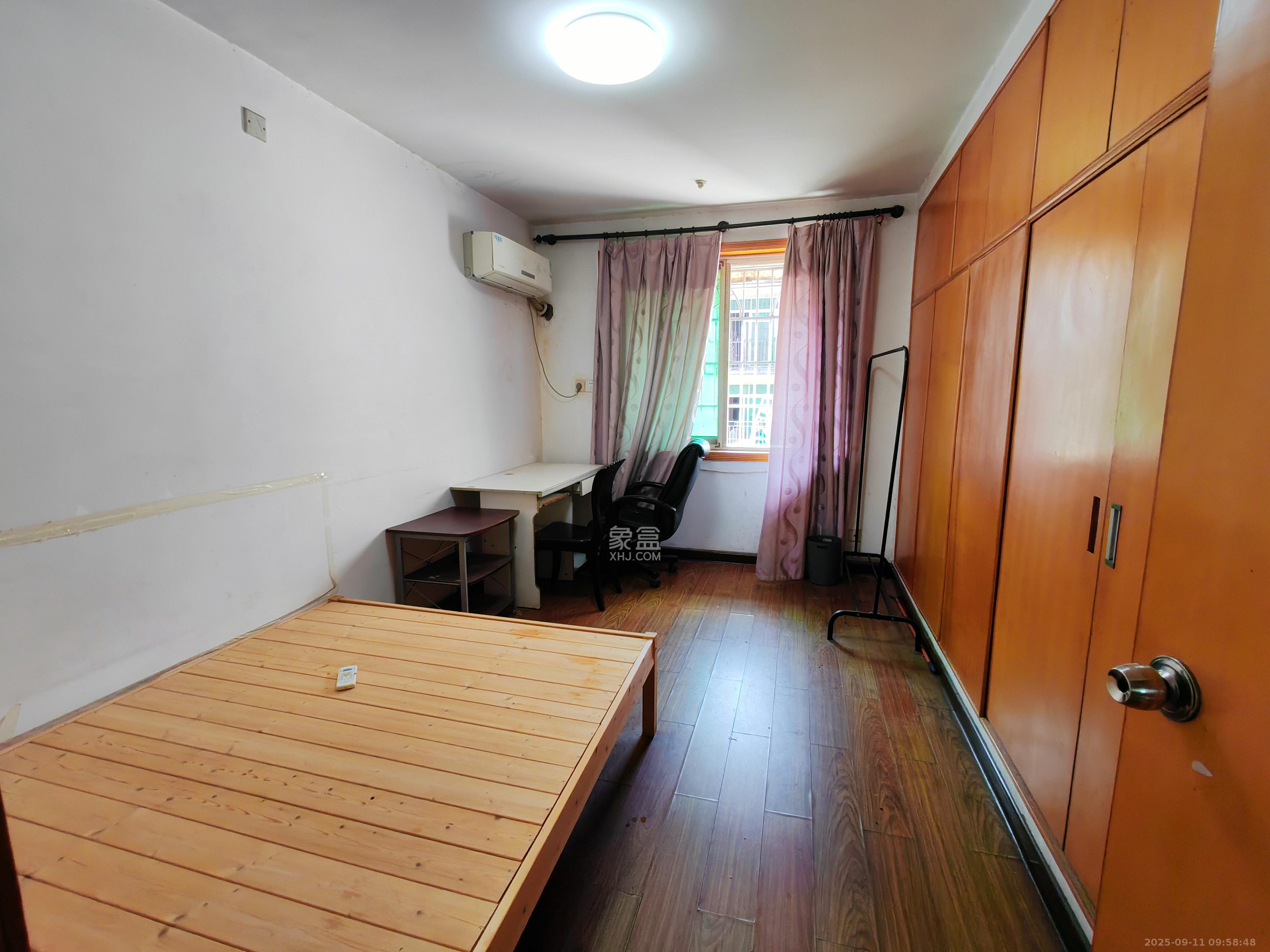 紫荆花园  3室2厅2卫    1800.0元/月室内图