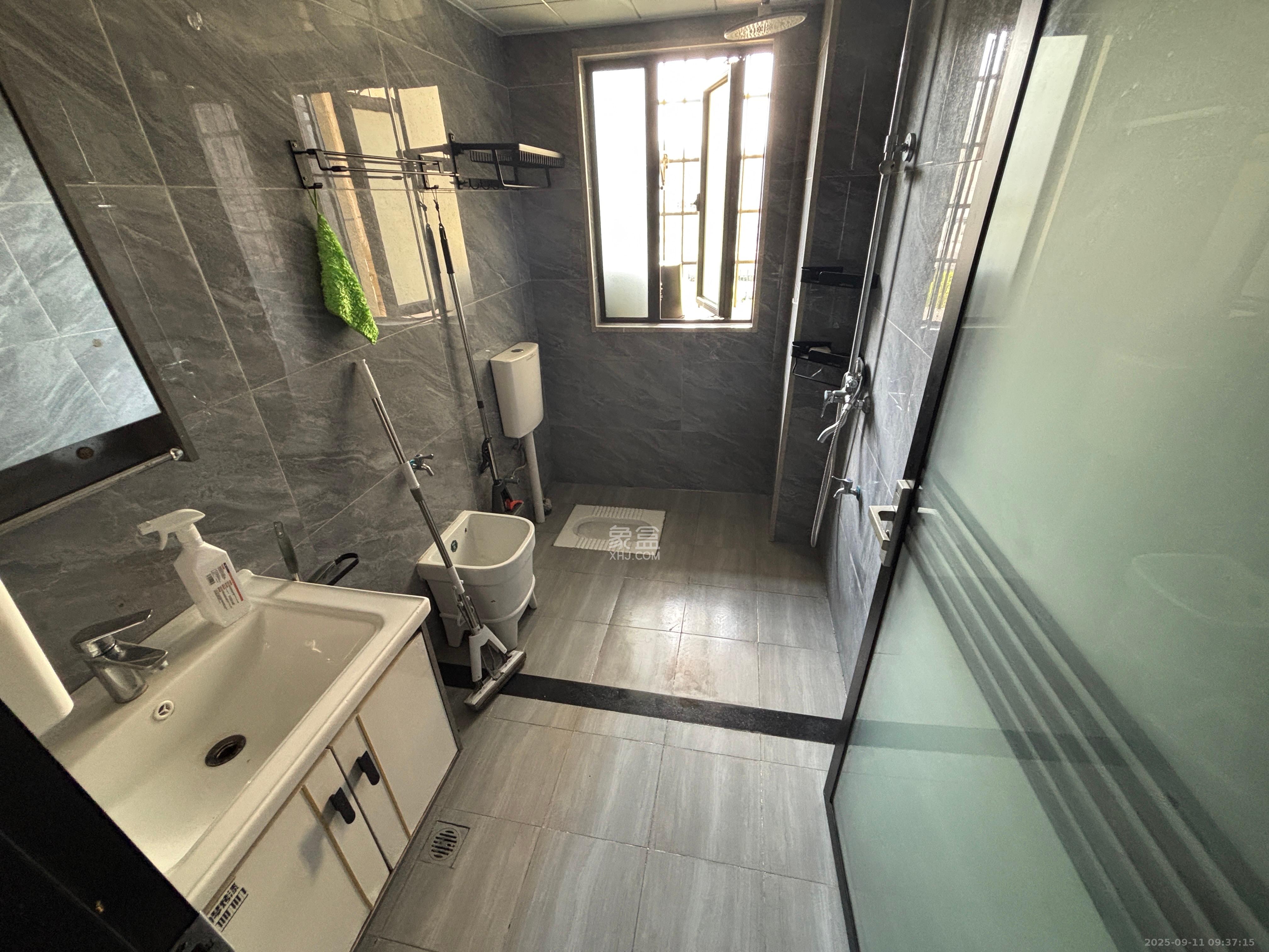 金南家园三期  3室2厅1卫    2400.0元/月室内图