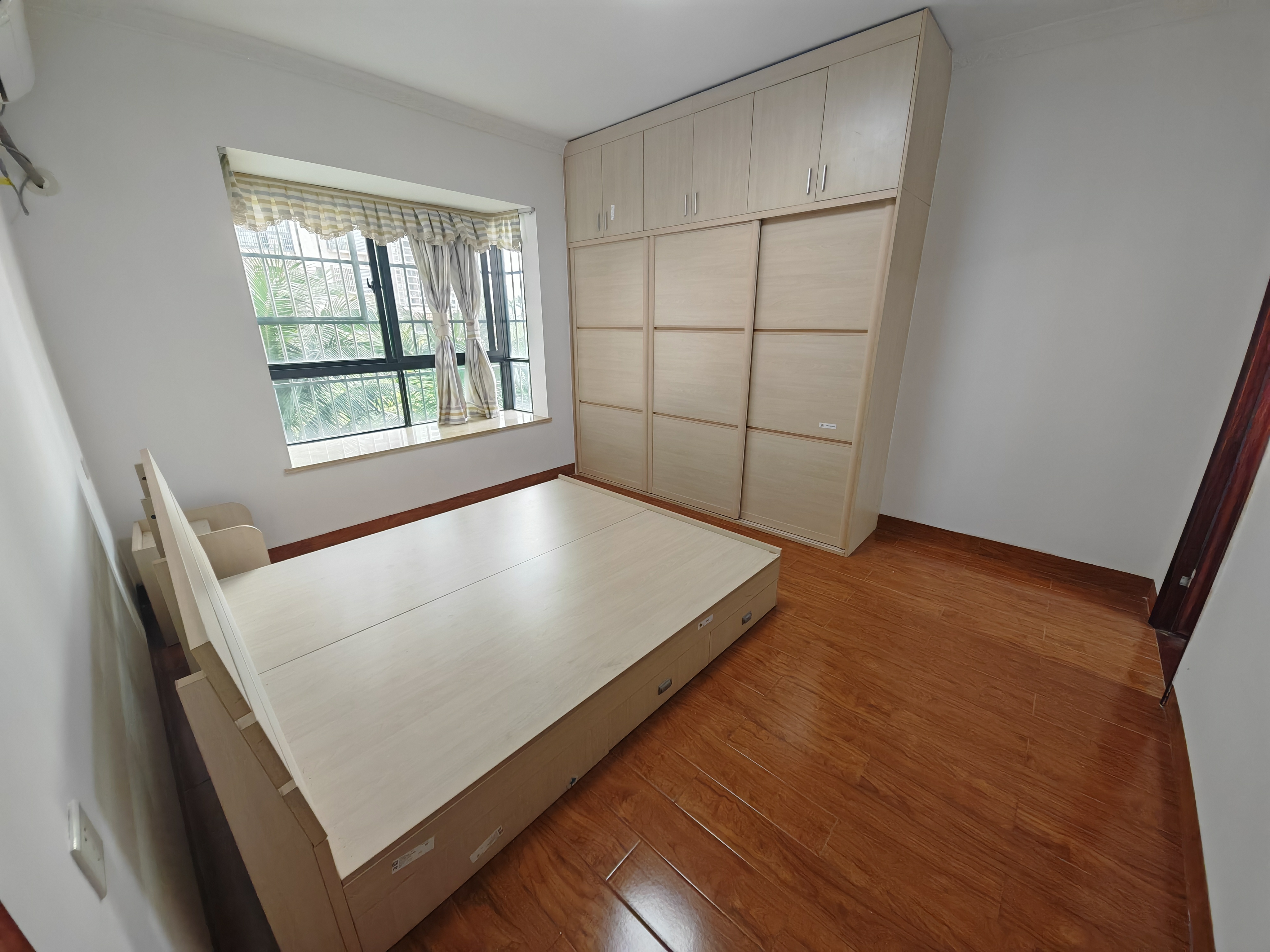 惠丰.碧水江畔  3室2厅2卫   2300.00元/月室内图