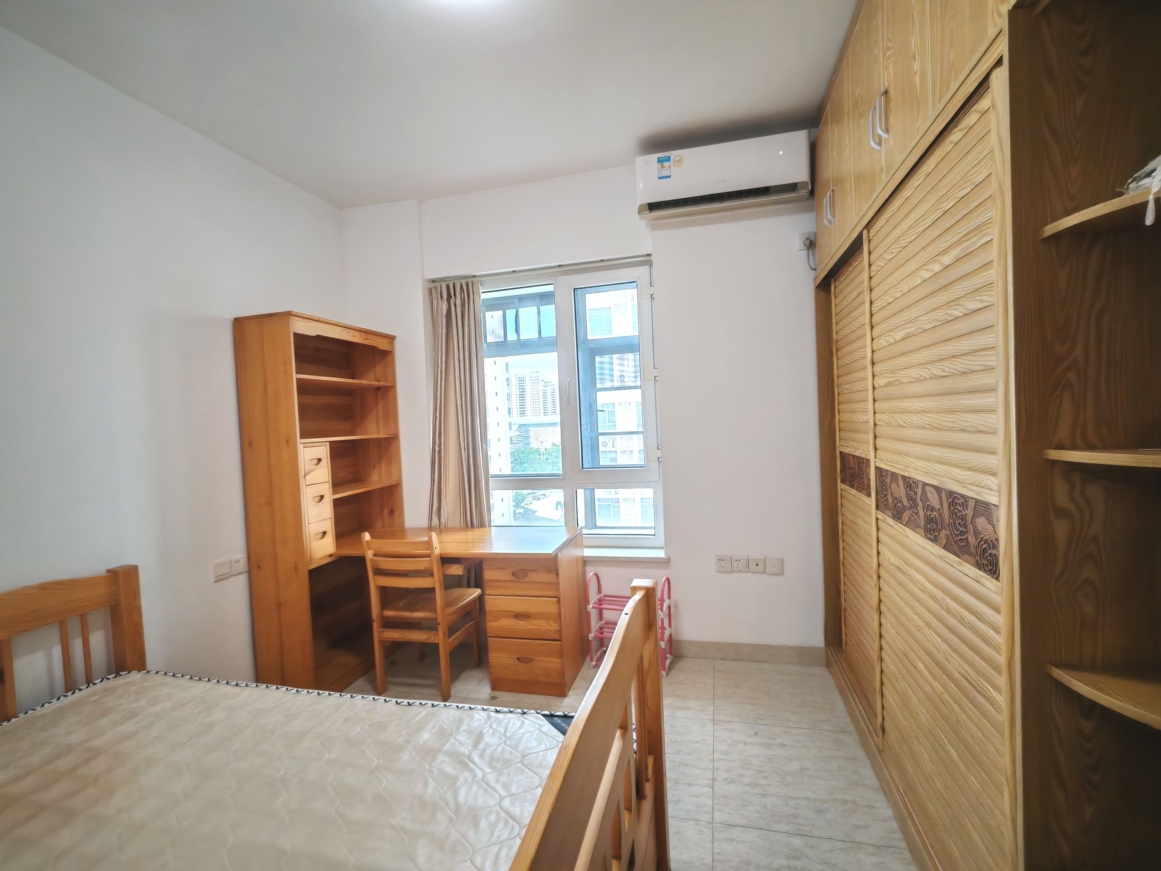 椰海雅苑 2室2厅1卫 118.0万 椰海雅苑 2室2厅1卫 118.0万客厅