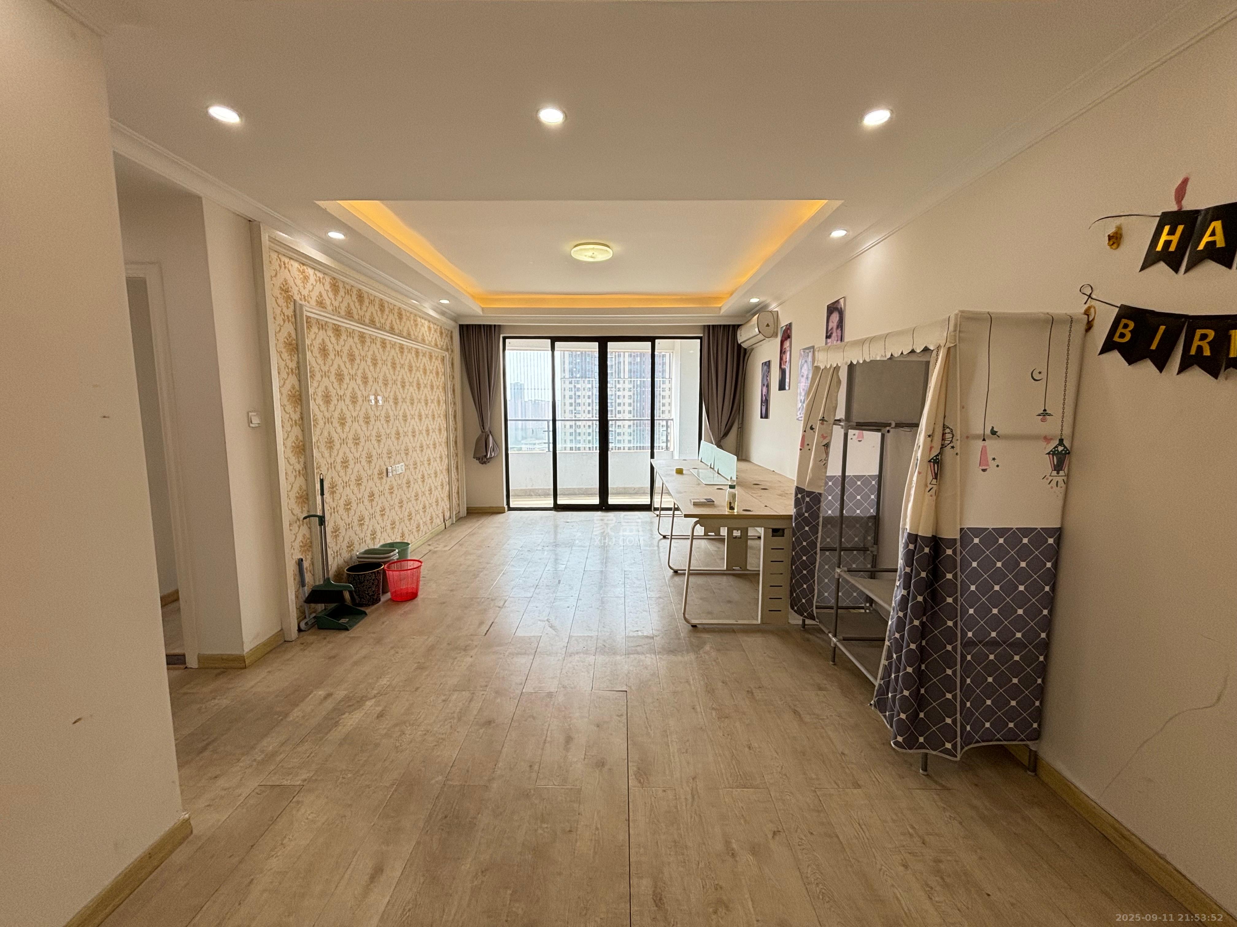 五江天街南区 3室2厅2卫 2200.0元/月 五江天街南区 3室2厅2卫 2200.0元/月室内图