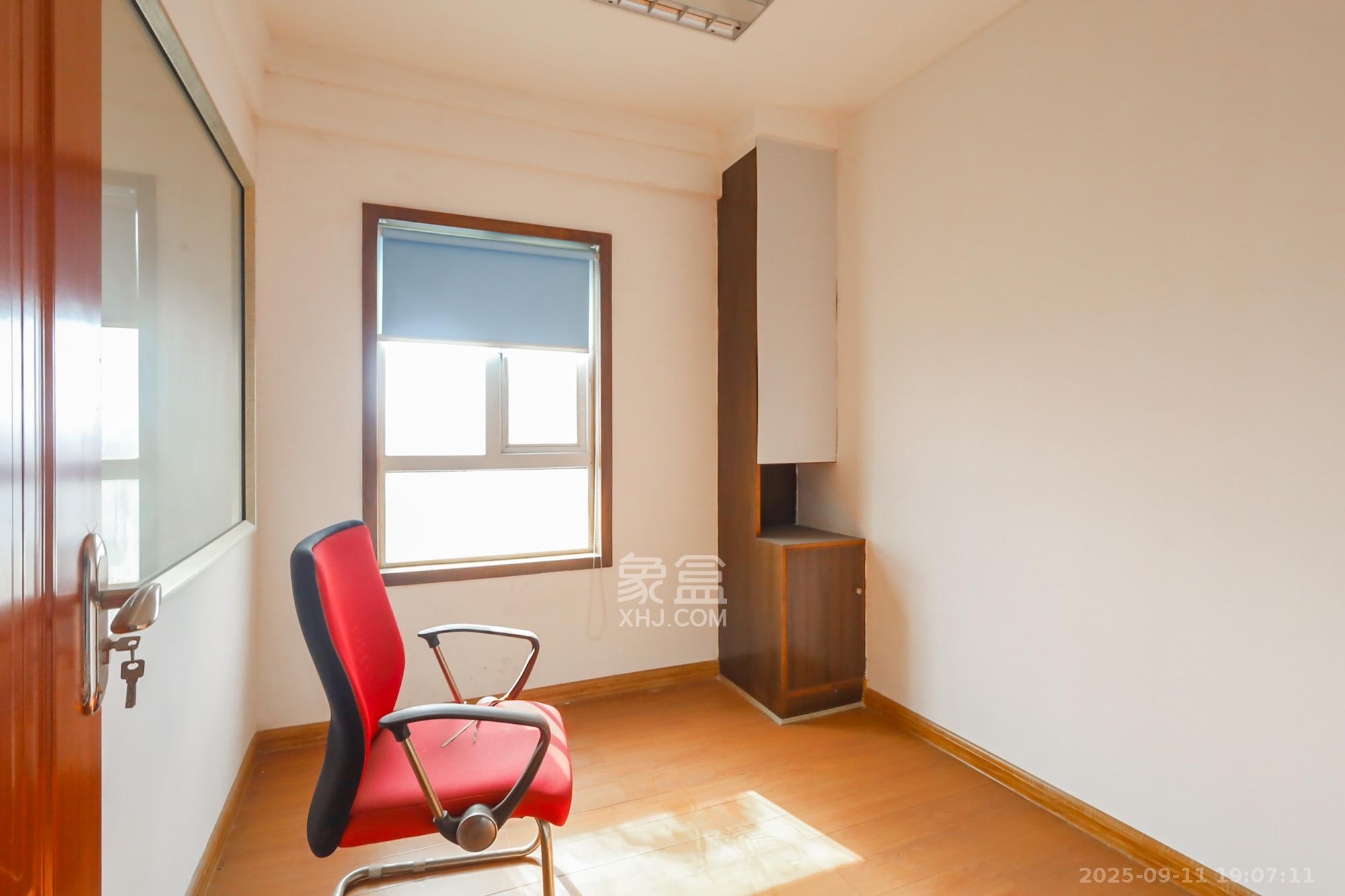 盛大泽西城  1室1厅1卫    28.0万 盛大泽西城  1室1厅1卫    28.0万卧室