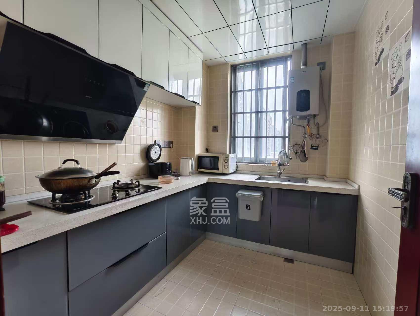 长房东郡  4室2厅2卫    4000.0元/月室内图