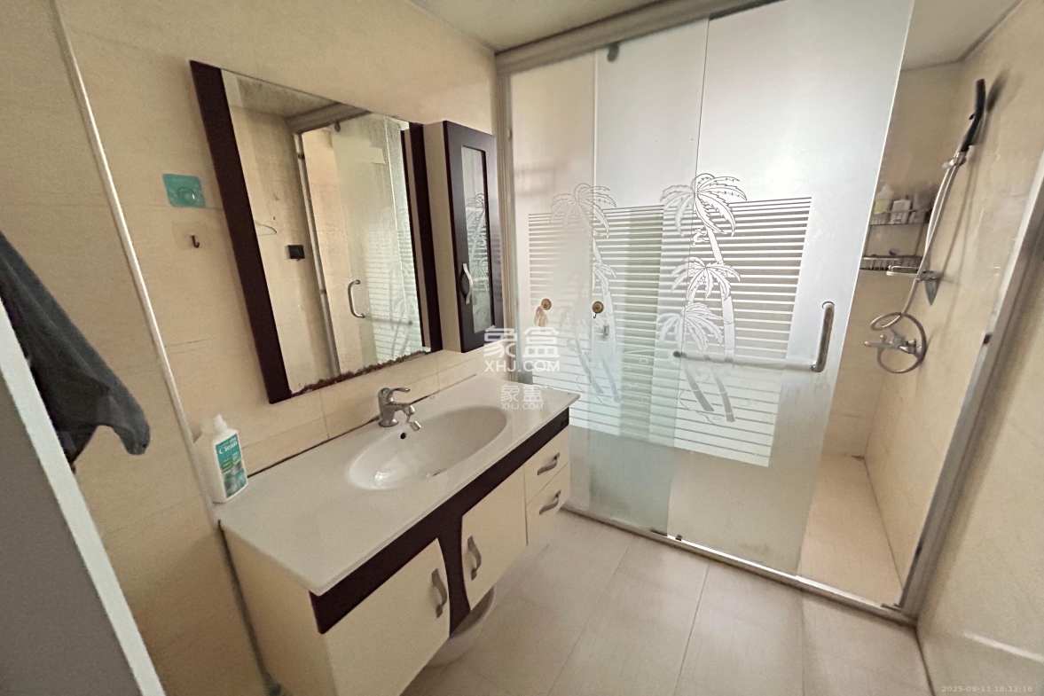 上海城小区 3室2厅1卫 2500.0元/月 上海城小区 3室2厅1卫 2500.0元/月室内图