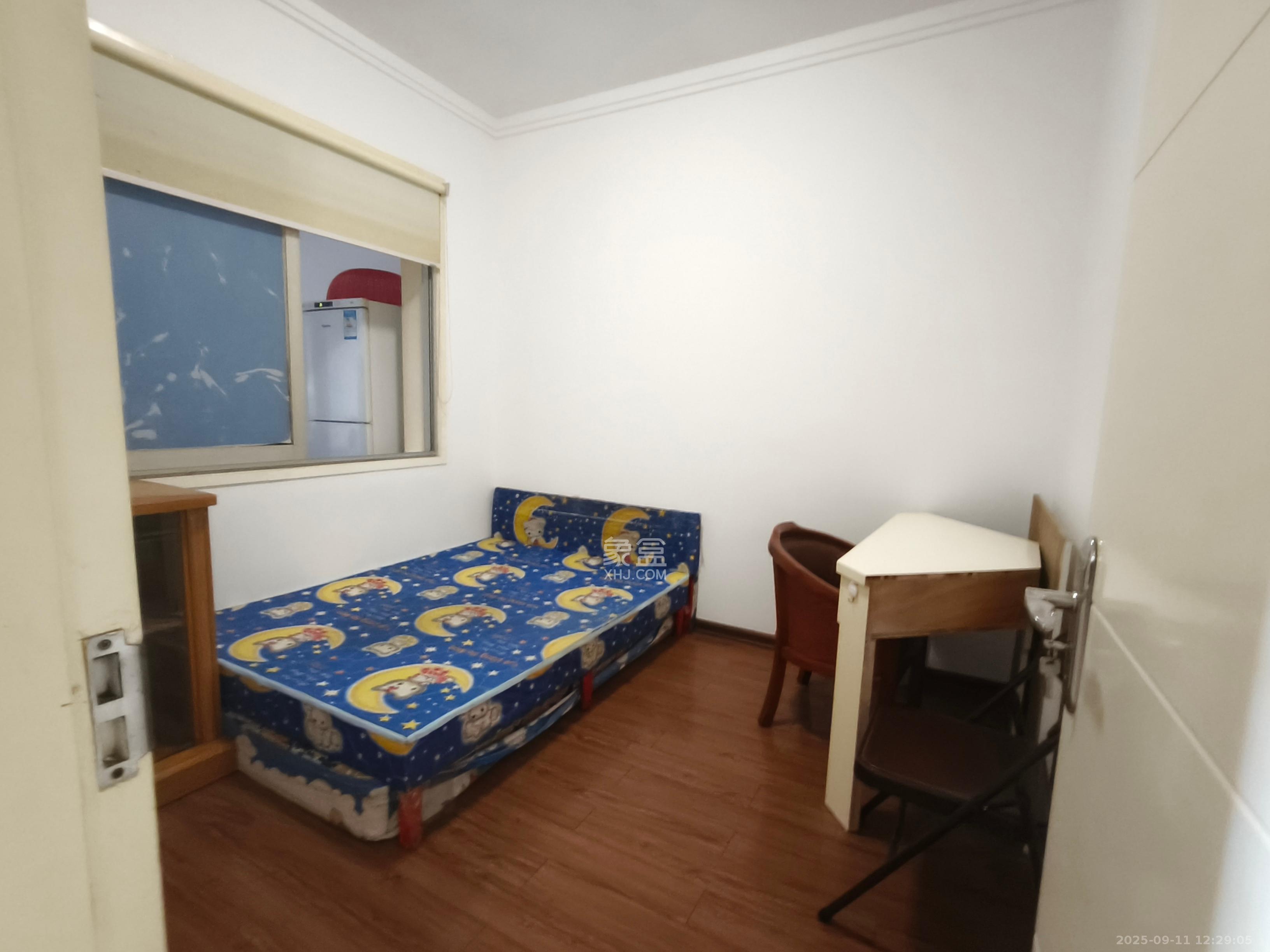 警校新村  3室2厅1卫    2000.0元/月室内图