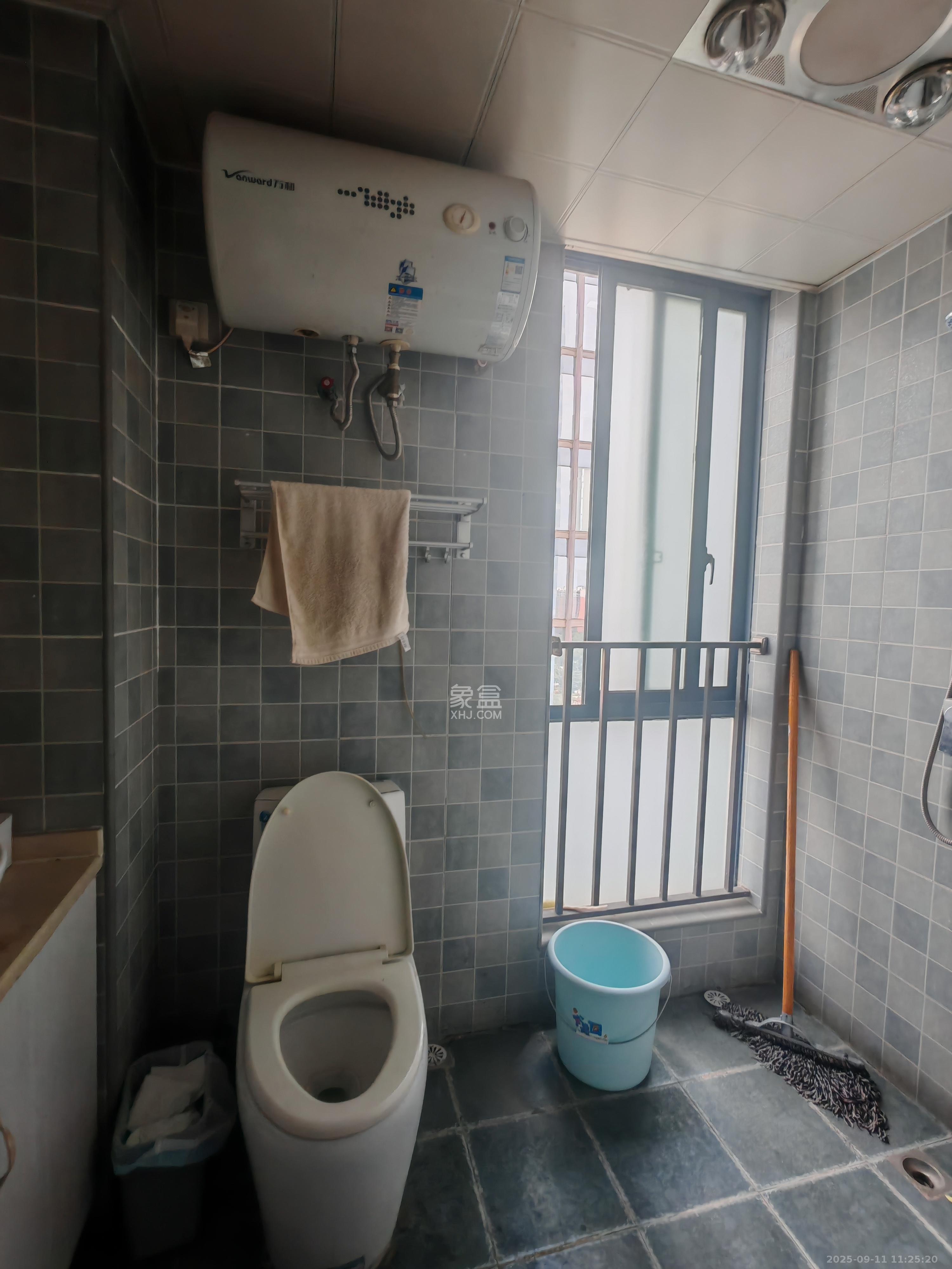 绿地中央广场 1室1厅1卫 1600.0元/月 绿地中央广场 1室1厅1卫 1600.0元/月室内图