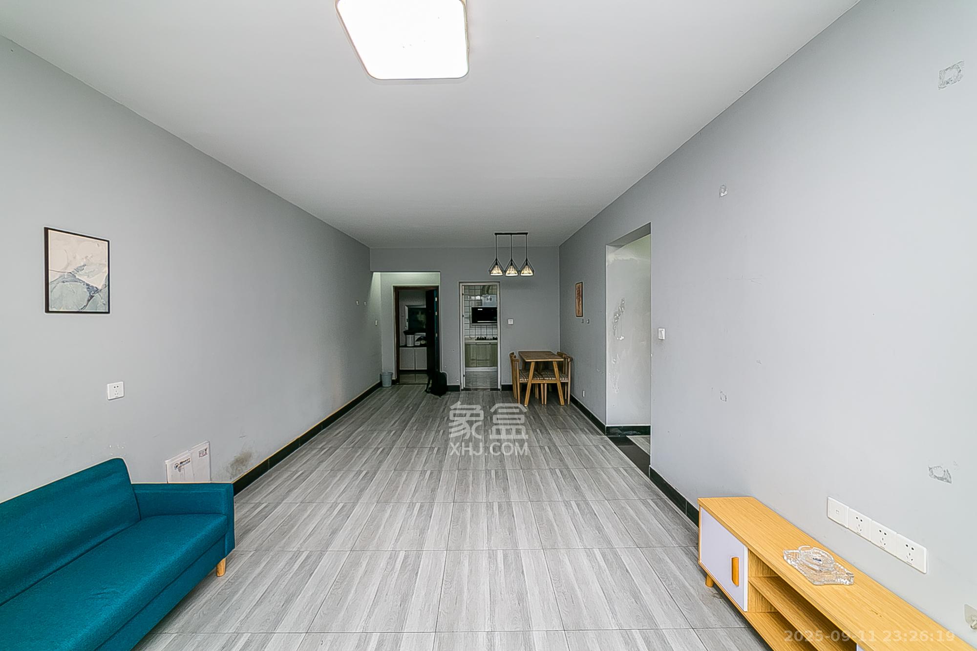 荣盛花语书苑  3室2厅2卫    77.8万客厅