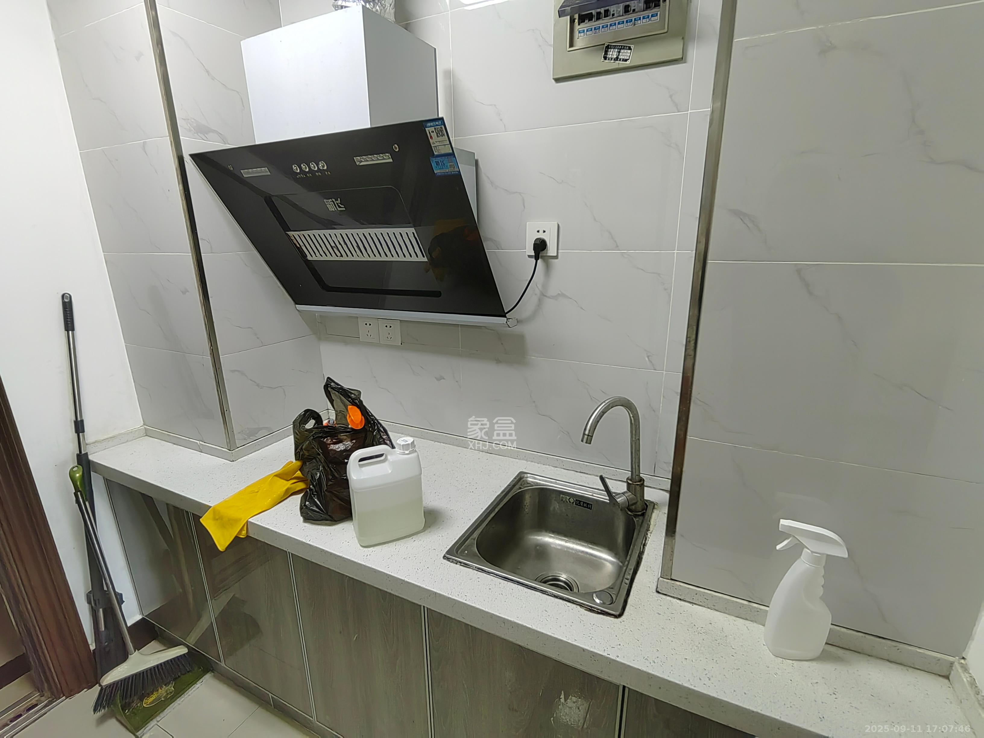 世纪桃花苑  1室0厅1卫    1300.0元/月室内图