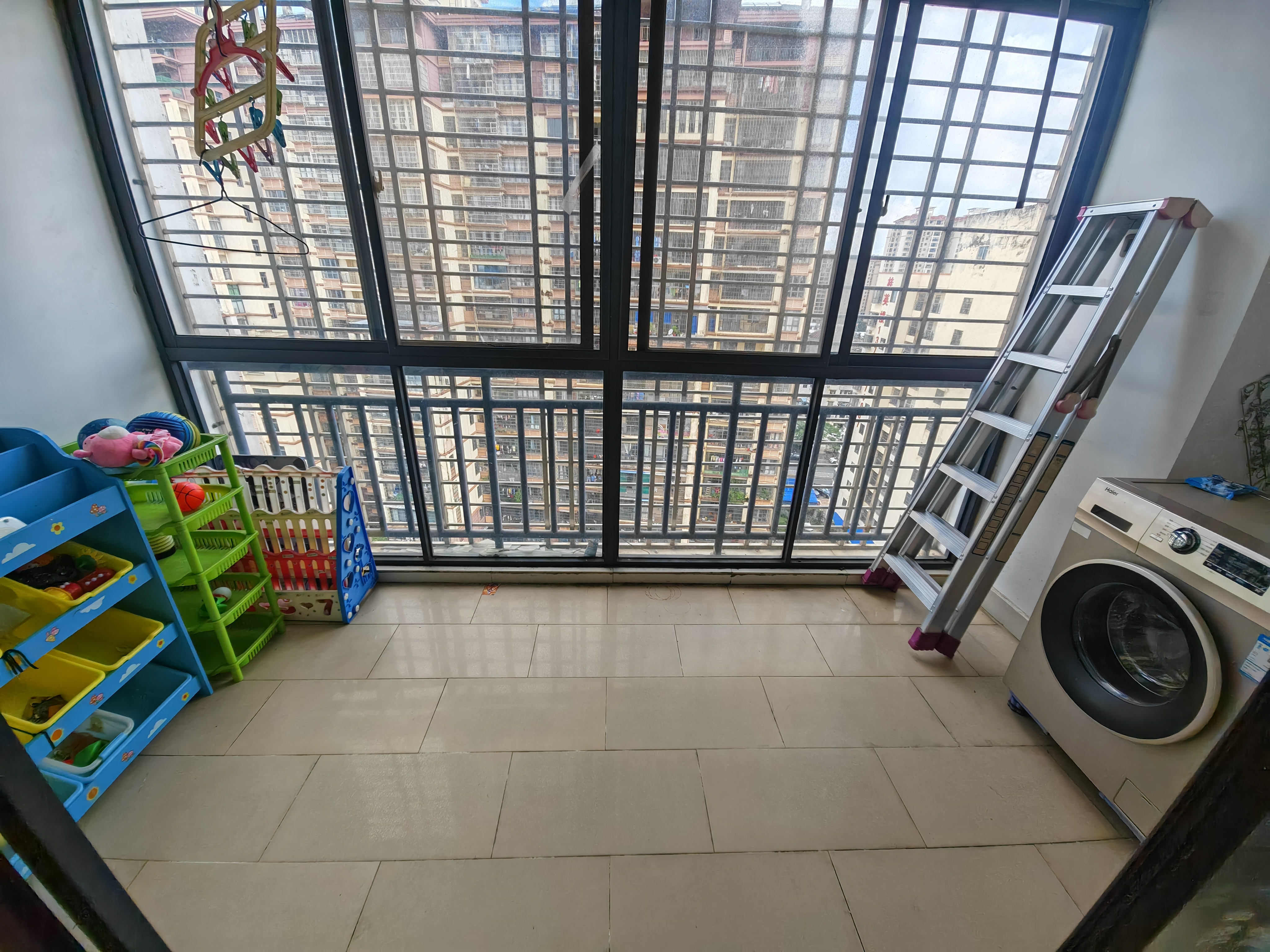 润江财苑 3室2厅2卫 2700.0元/月 润江财苑 3室2厅2卫 2700.0元/月室内图