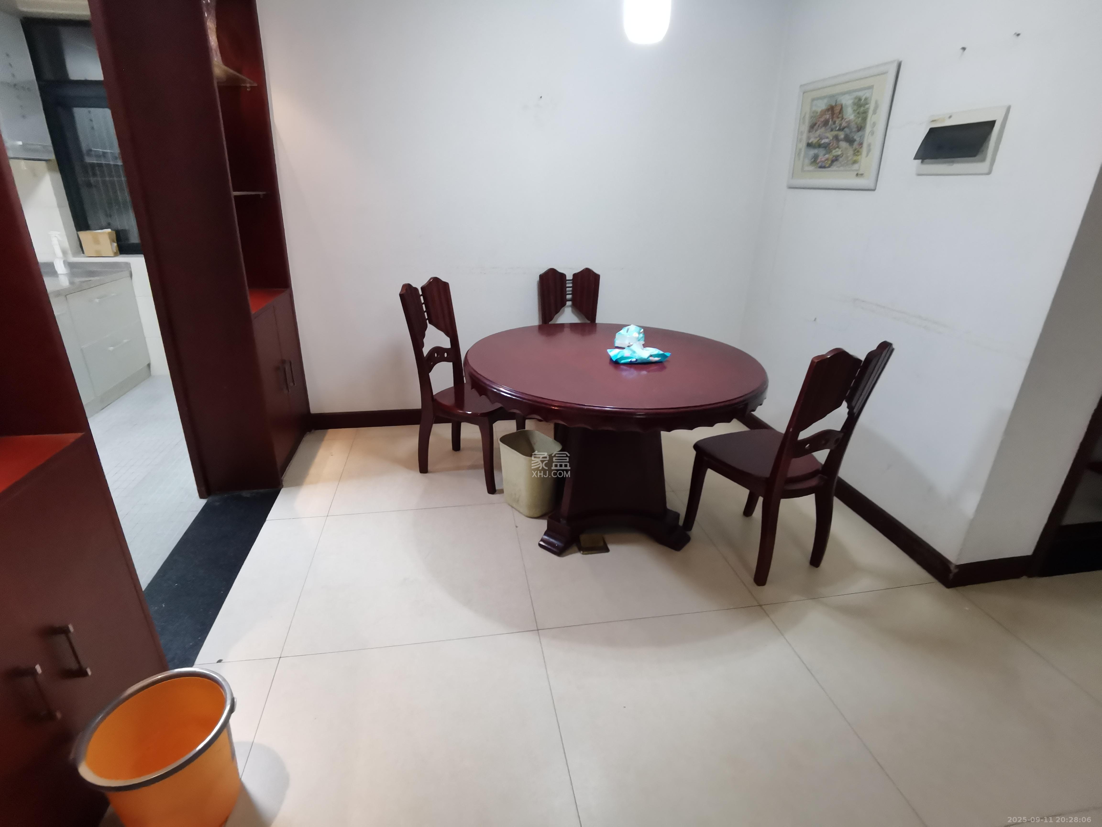 浏阳河畔家园  3室2厅1卫    2800.0元/月 浏阳河畔家园  3室2厅1卫    2800.0元/月室内图